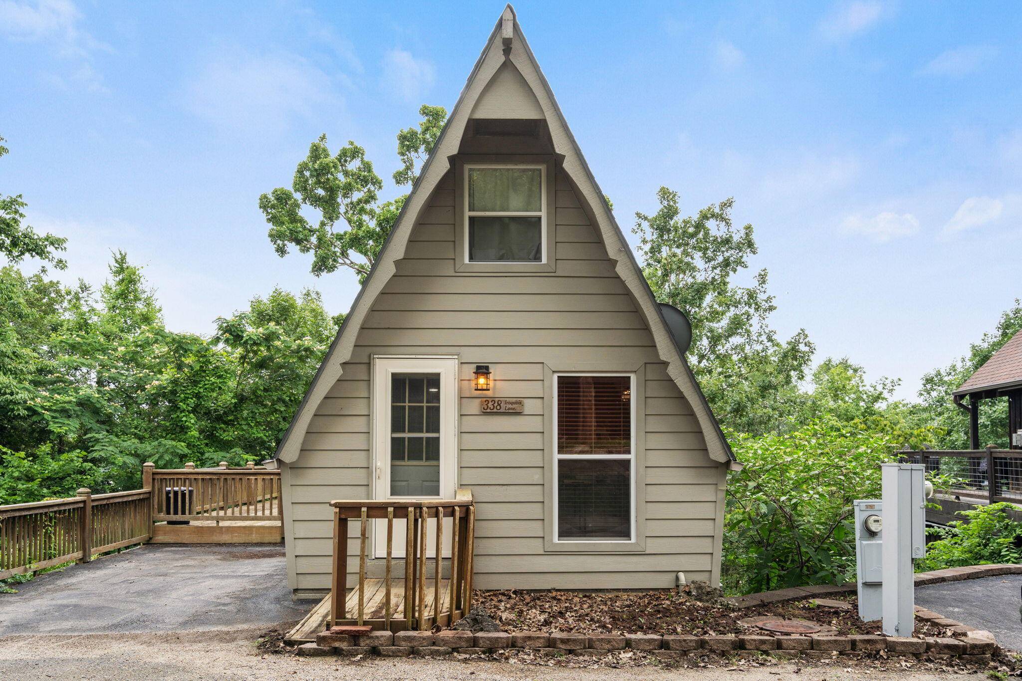 338 Iroquois LN, Lampe, MO 65681