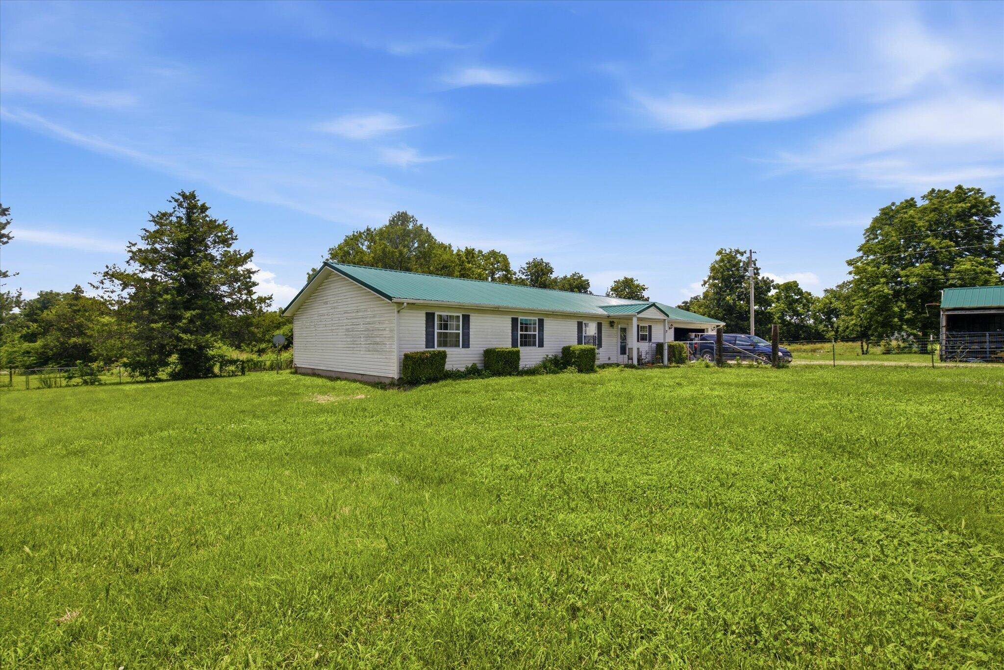 21 Westwind RD, Elkland, MO 65644