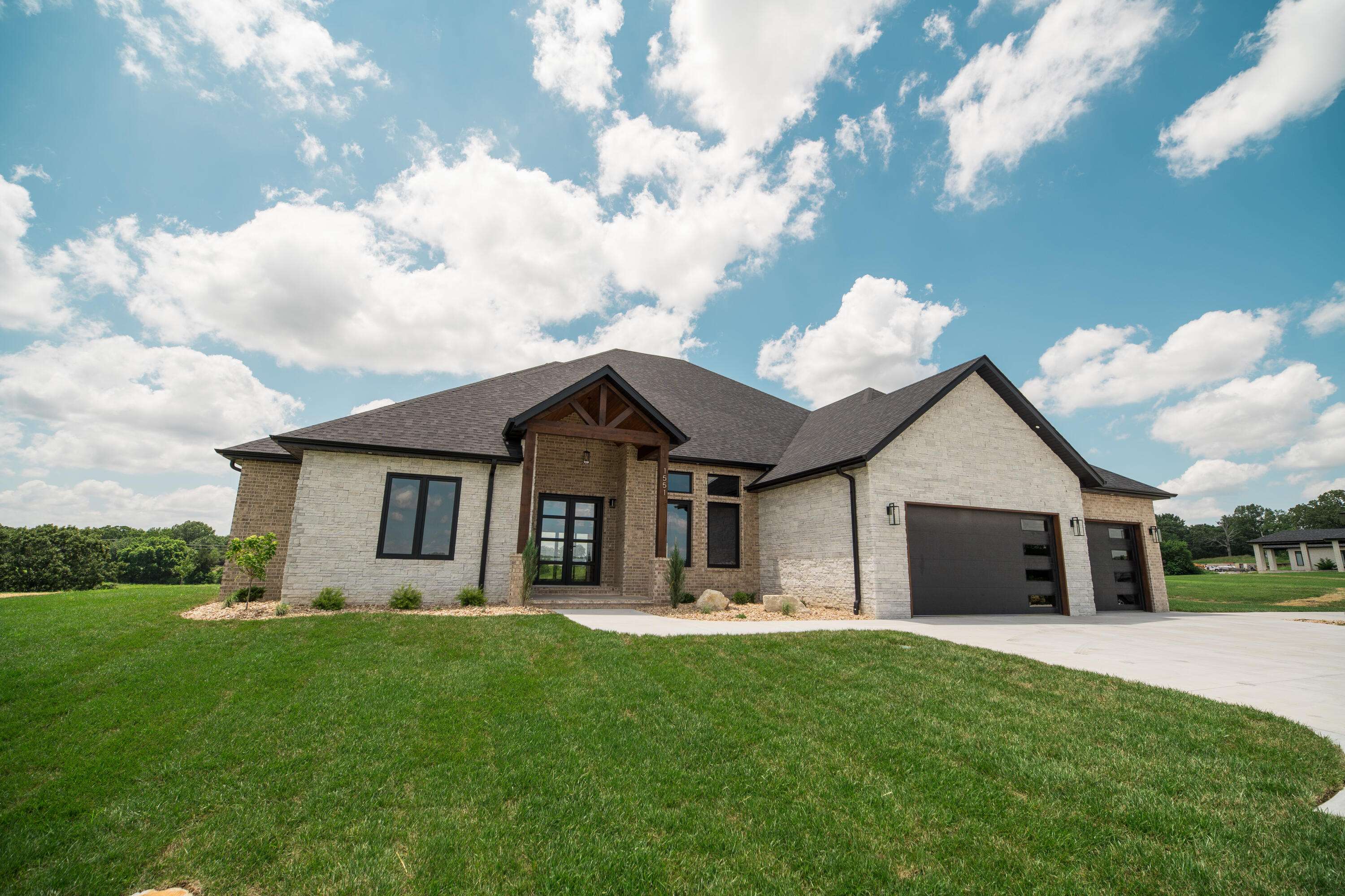 1551 S Millridge CT, Nixa, MO 65714