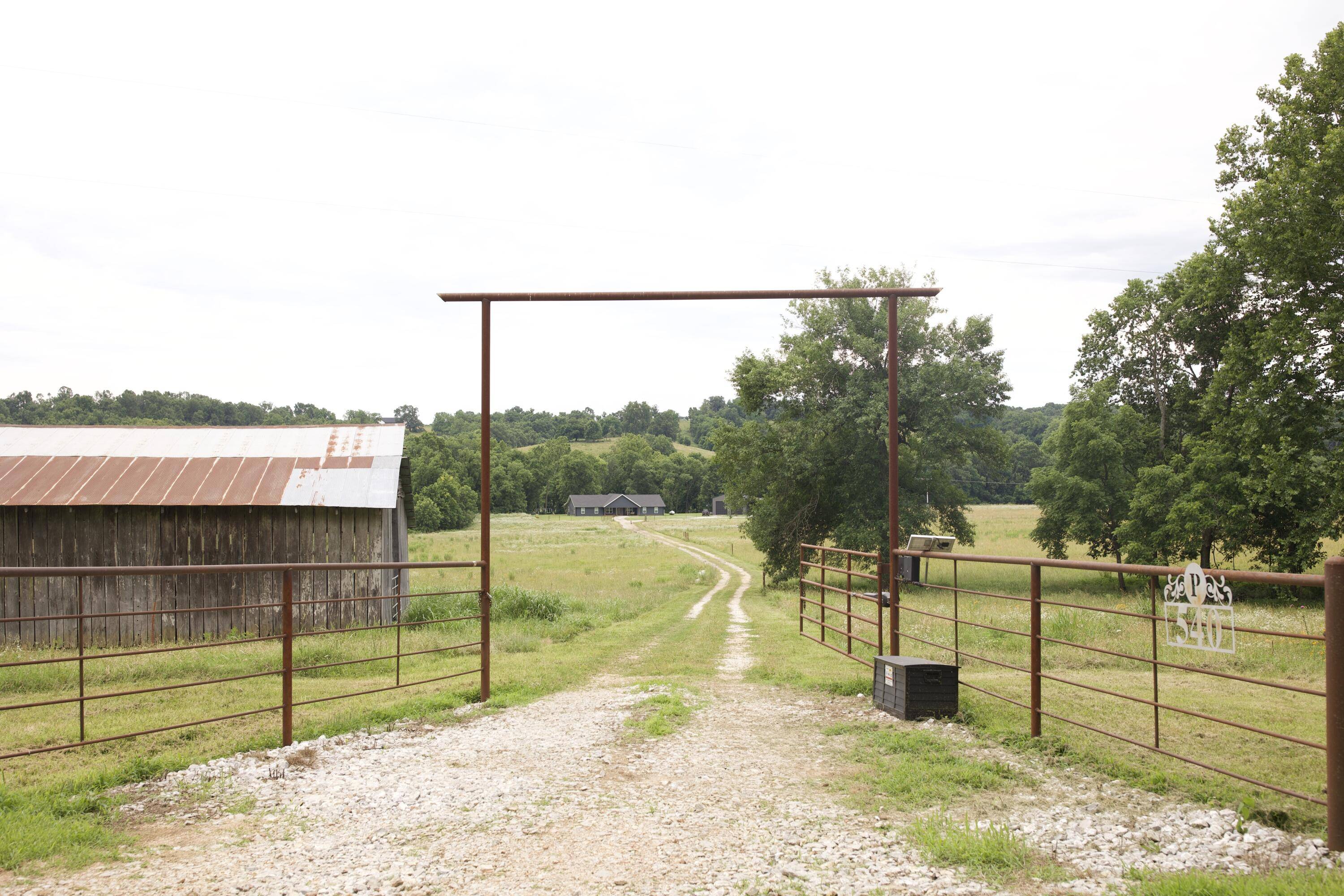 540 Reindeer RD, Neosho, MO 64850