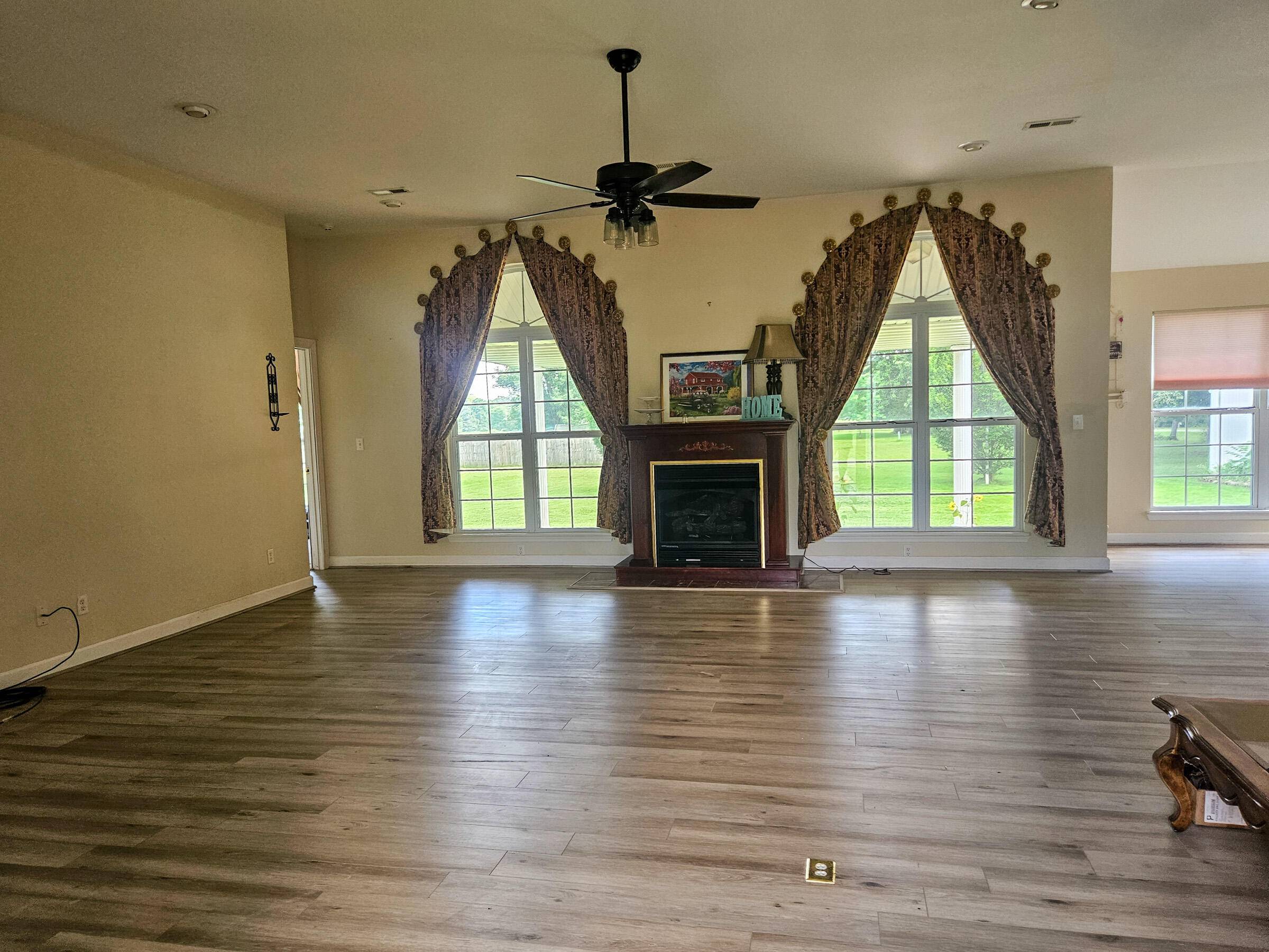 1409 Hockman ST, Mountain View, MO 65548
