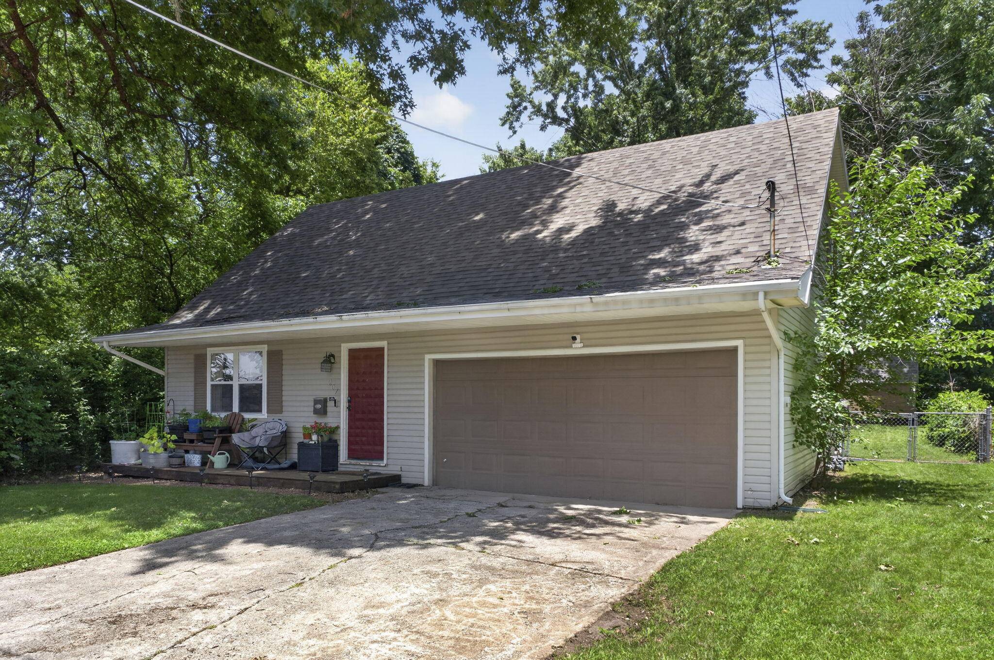 207 E Berkeley ST, Springfield, MO 65807