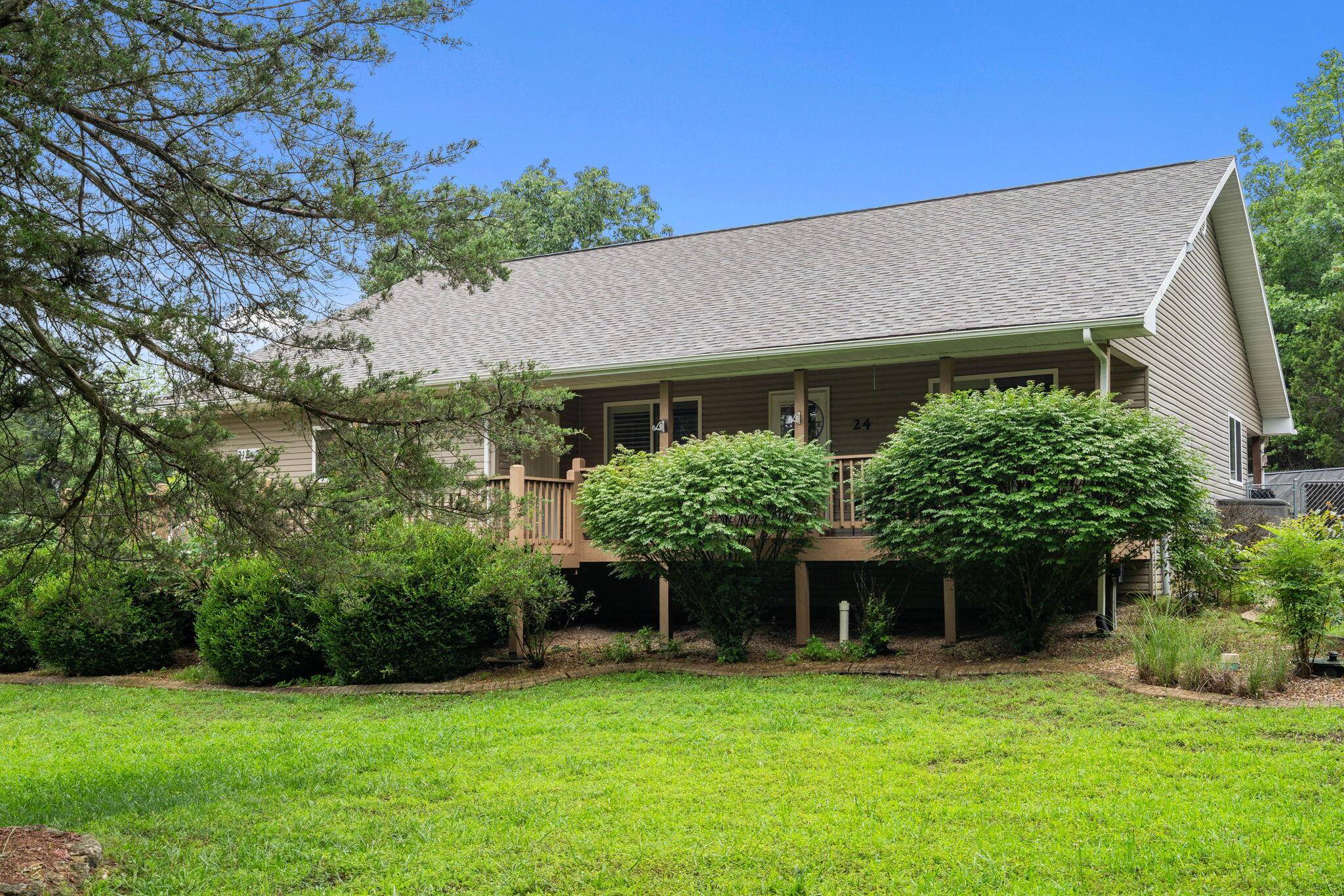 24 Elm DR, Kimberling City, MO 65686