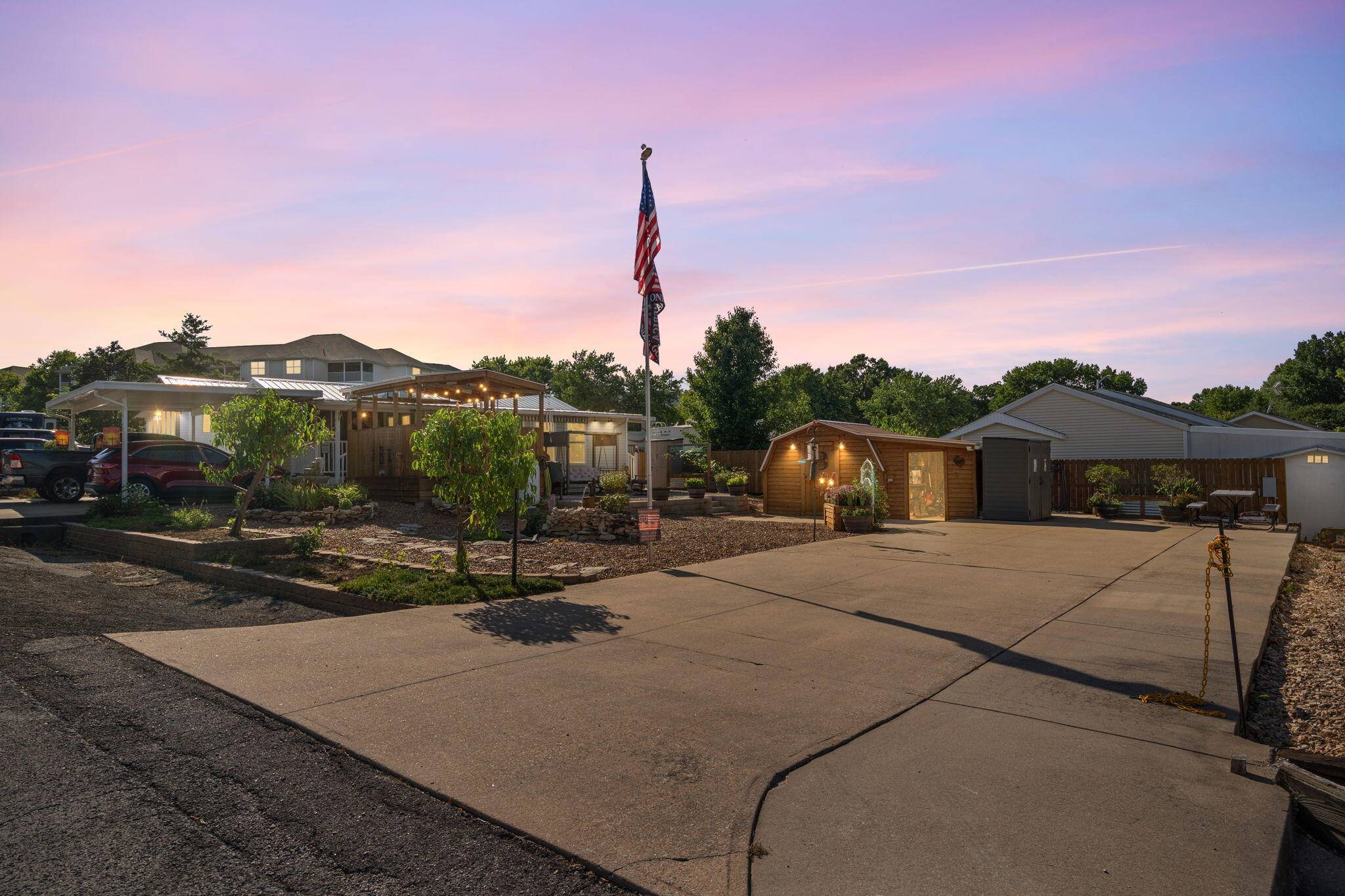 419 Monarch DR, Branson, MO 65616