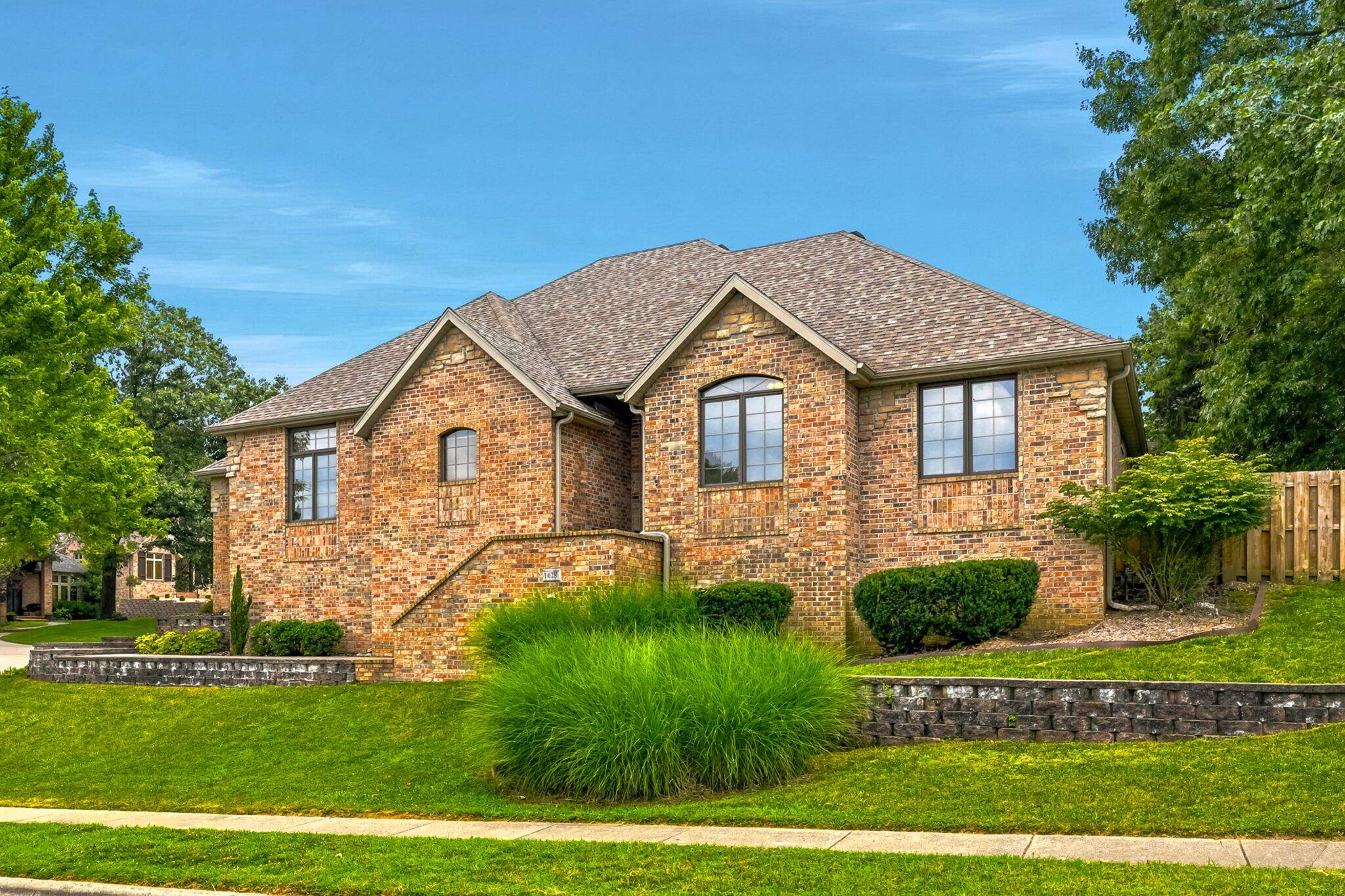 1628 E Wood Oaks ST, Springfield, MO 65804