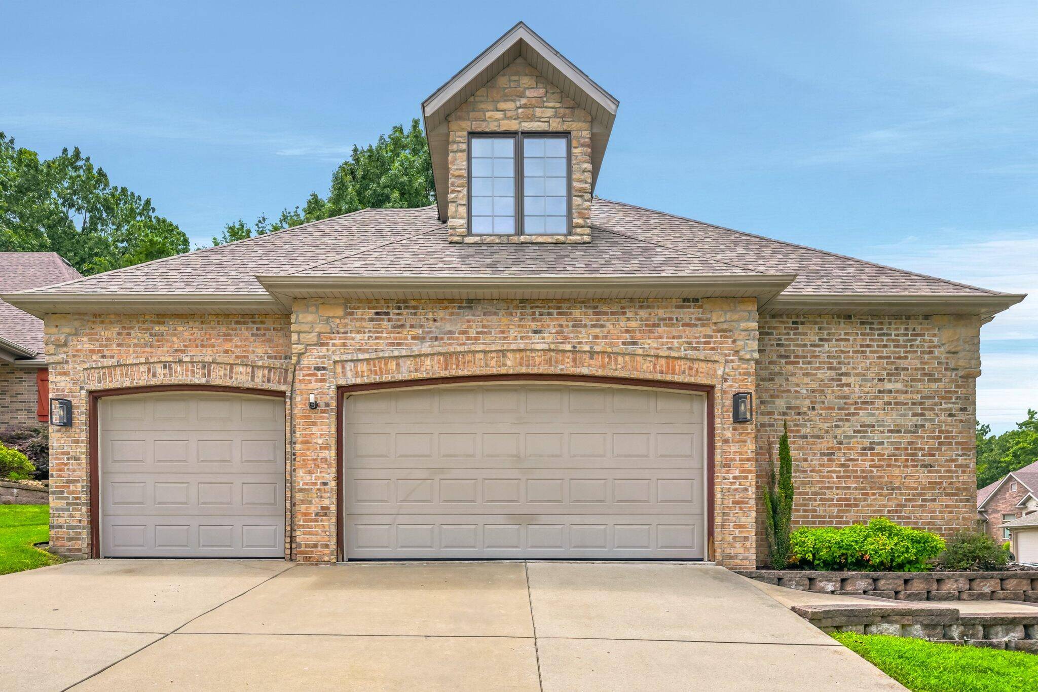 1628 E Wood Oaks ST, Springfield, MO 65804
