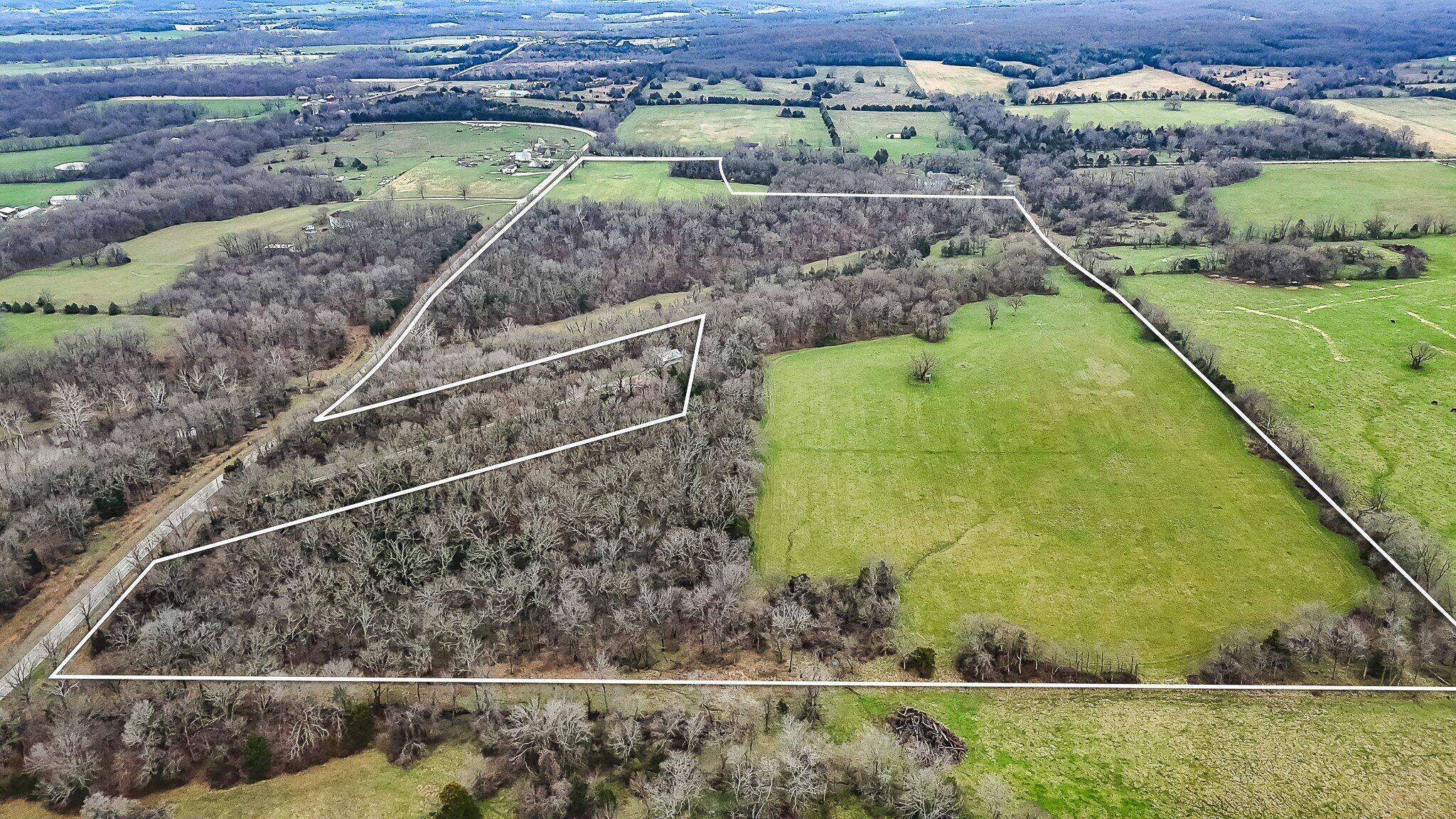 000 Thorpe RD, Elkland, MO 65644