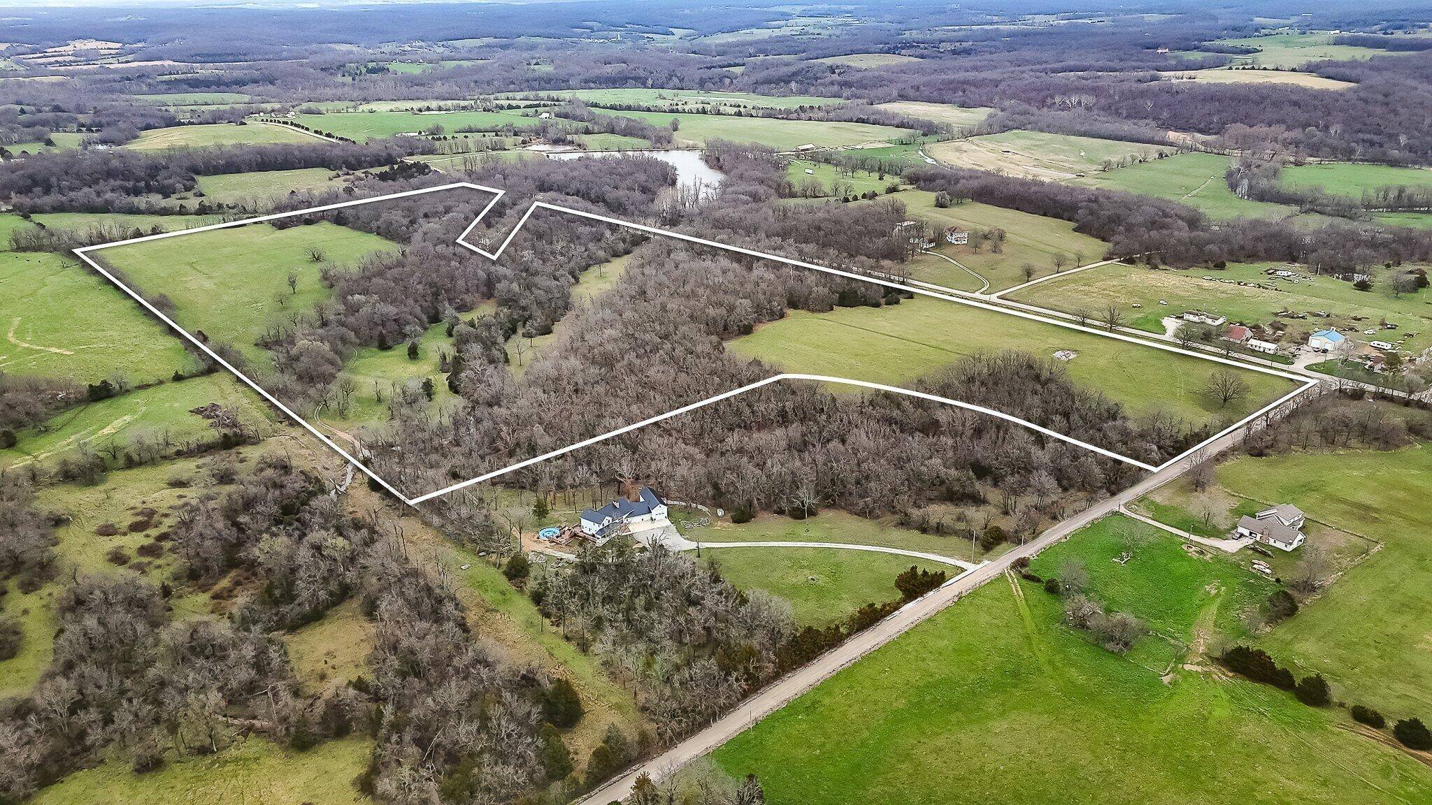 000 Thorpe RD, Elkland, MO 65644