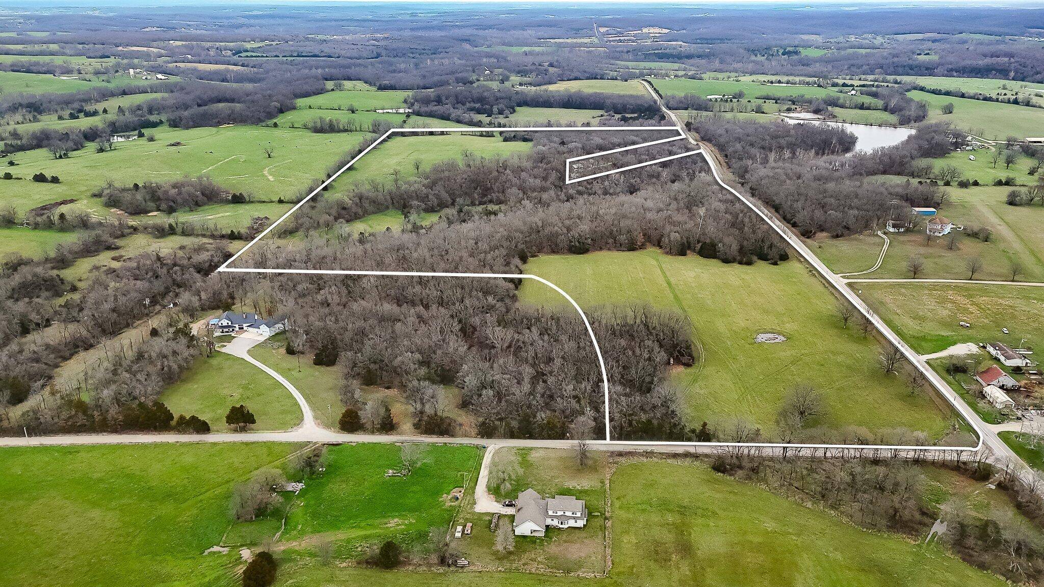 000 Thorpe RD, Elkland, MO 65644