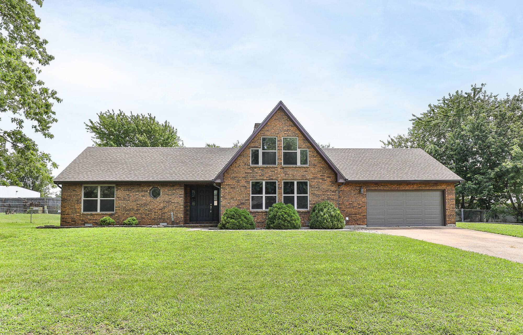 1922 S Colony AVE, Bolivar, MO 65613