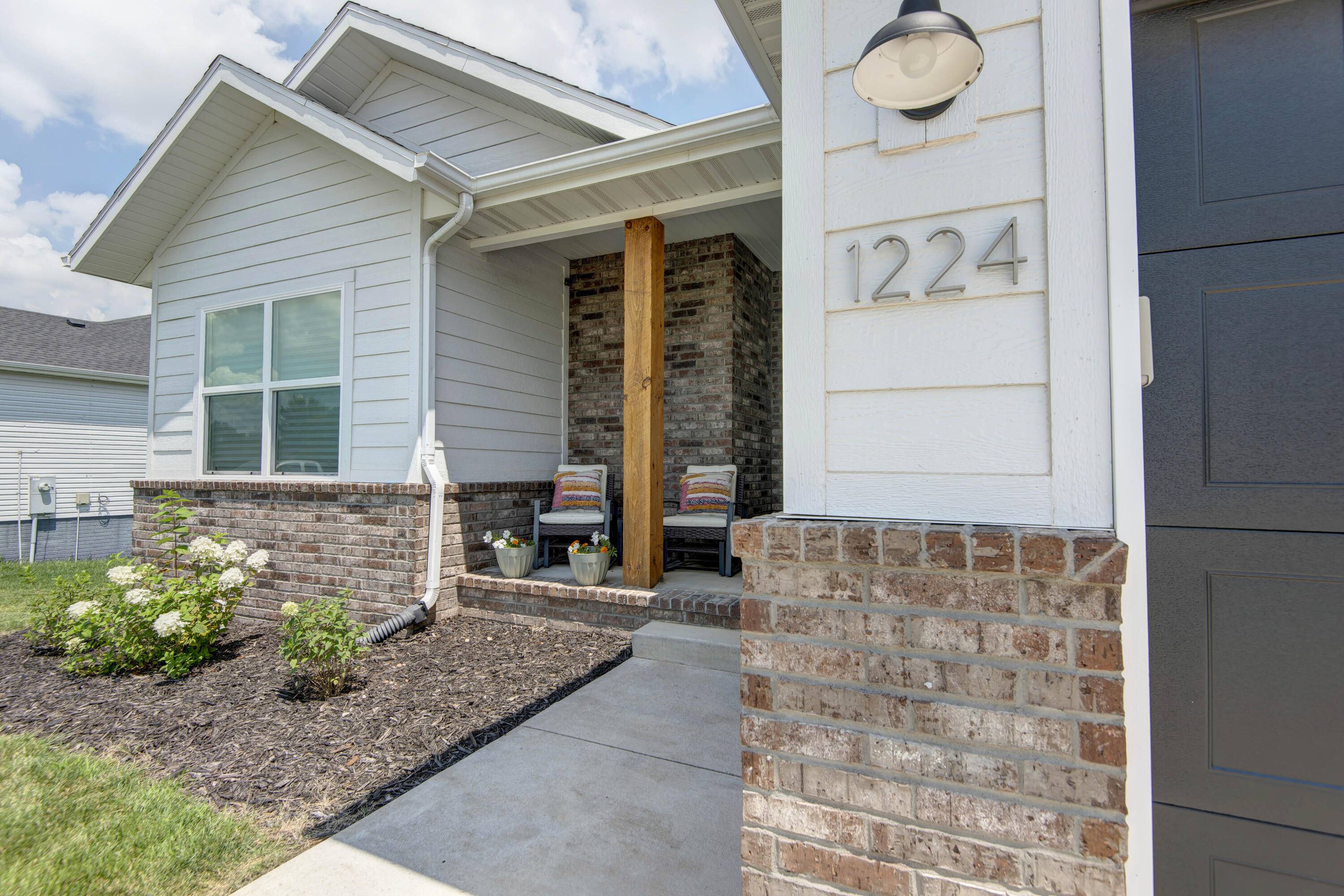 1224 S Birch AVE, Springfield, MO 65802