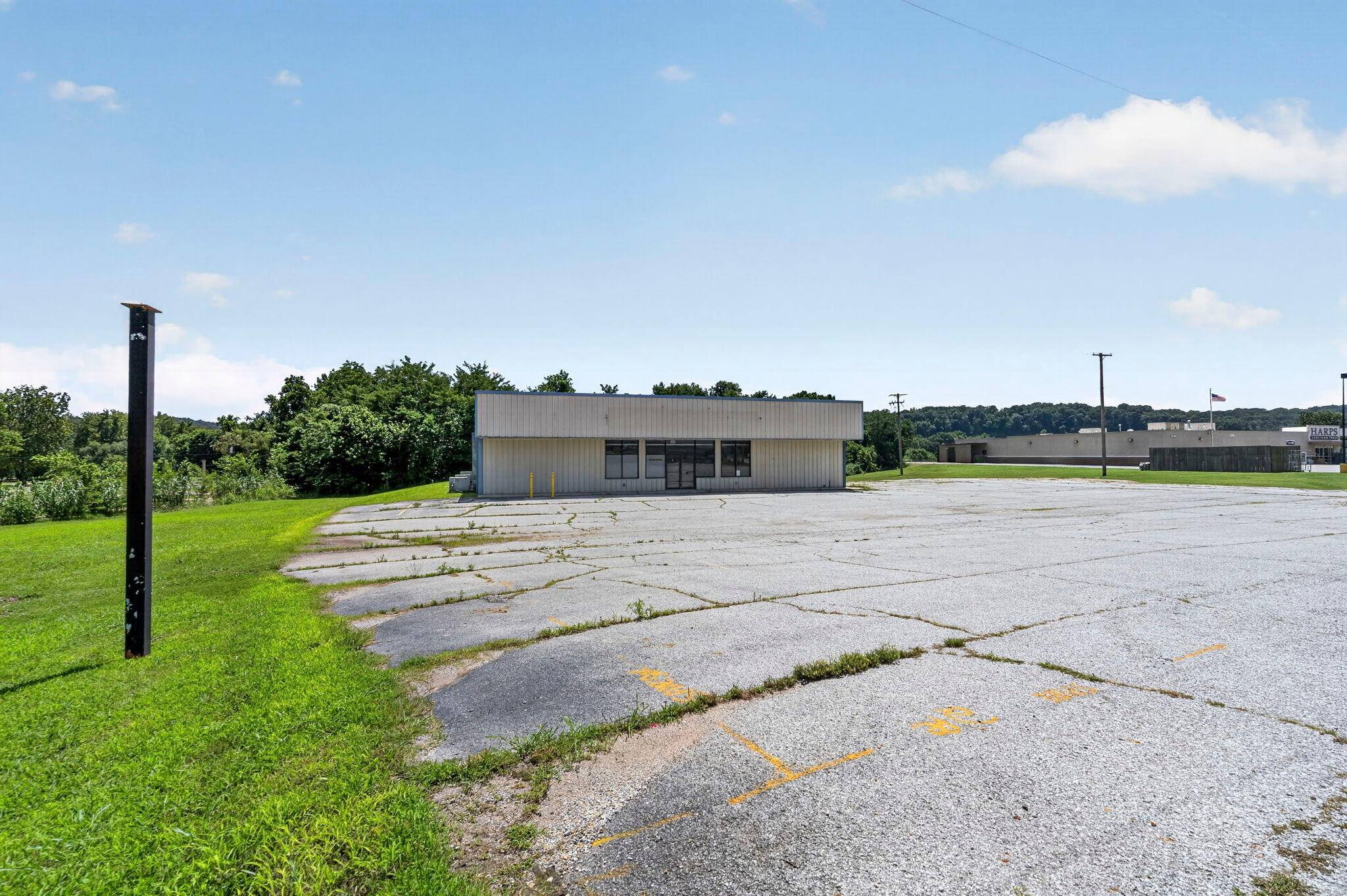 520 N Cliffside DR, Noel, MO 64854