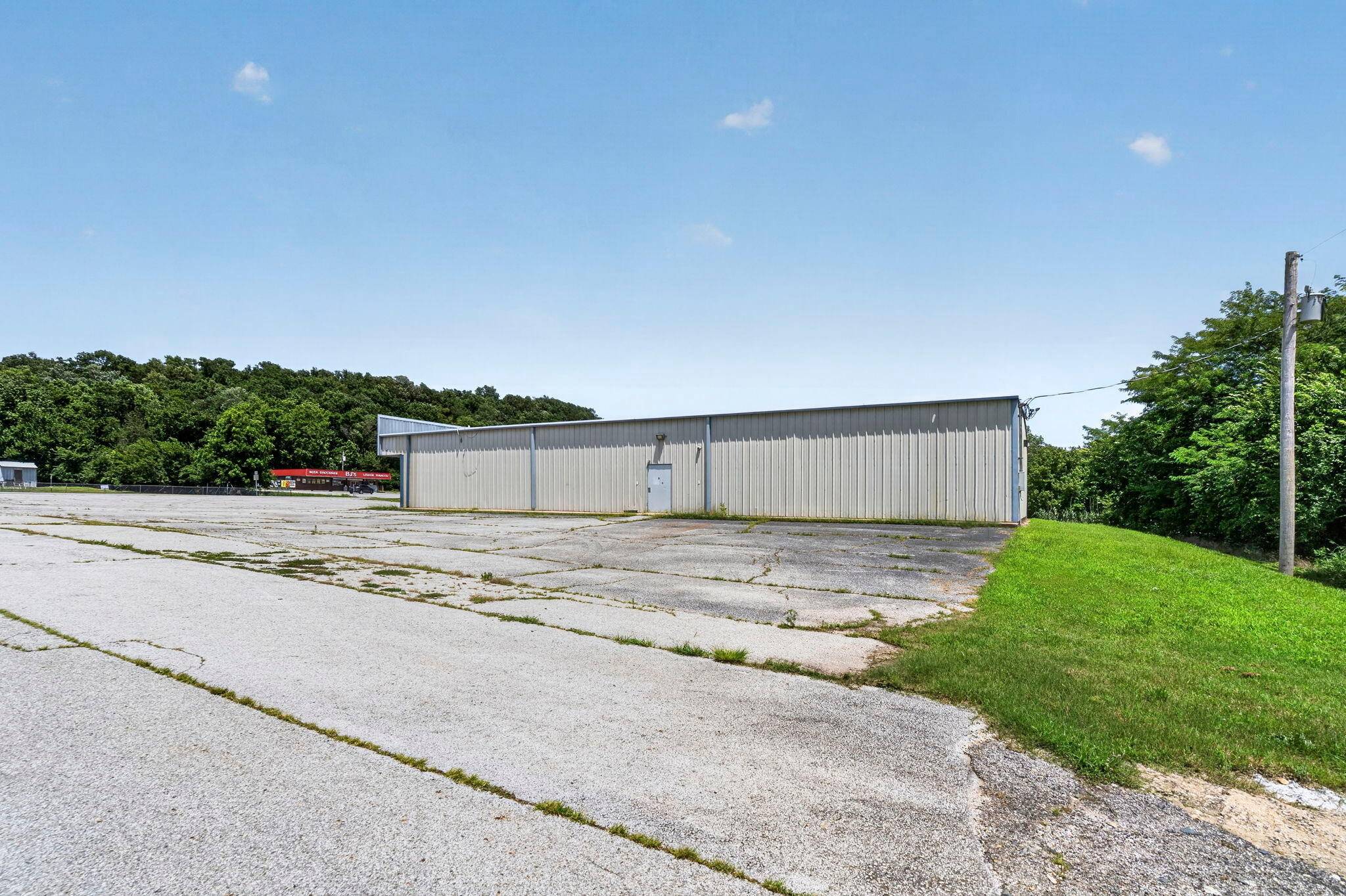 520 N Cliffside DR, Noel, MO 64854