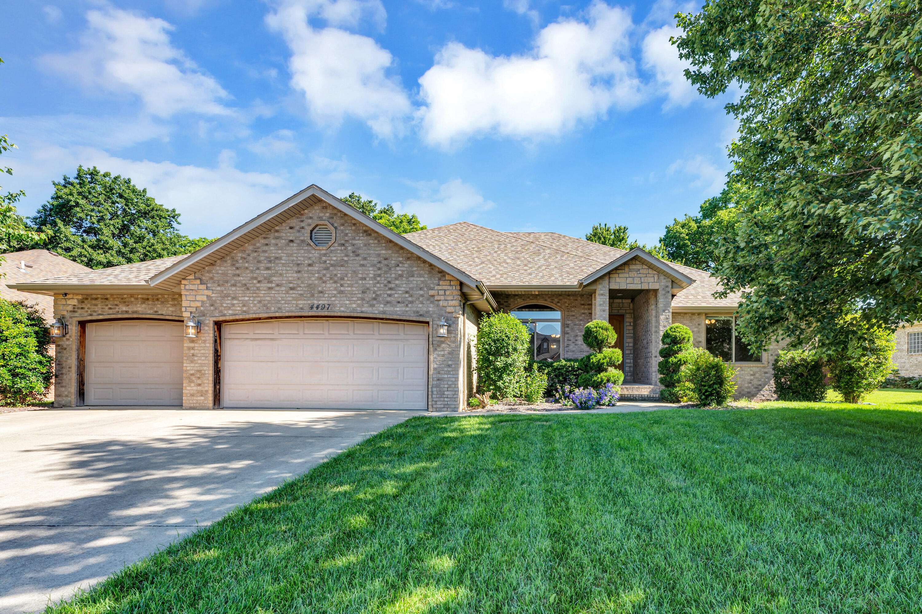 4497 E Summerfield DR, Springfield, MO 65802