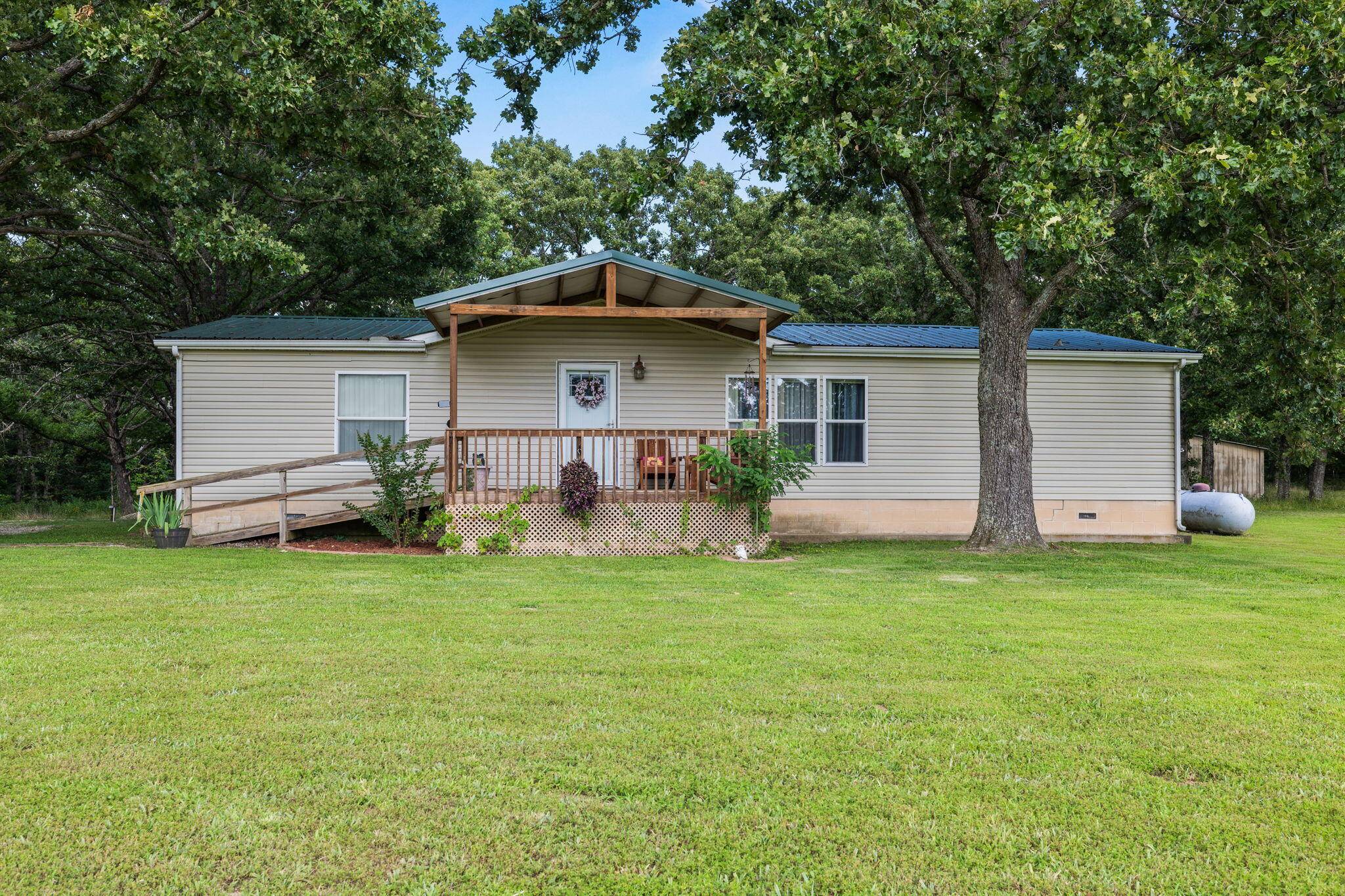 192/194 Cheyenne RD, Tunas, MO 65764