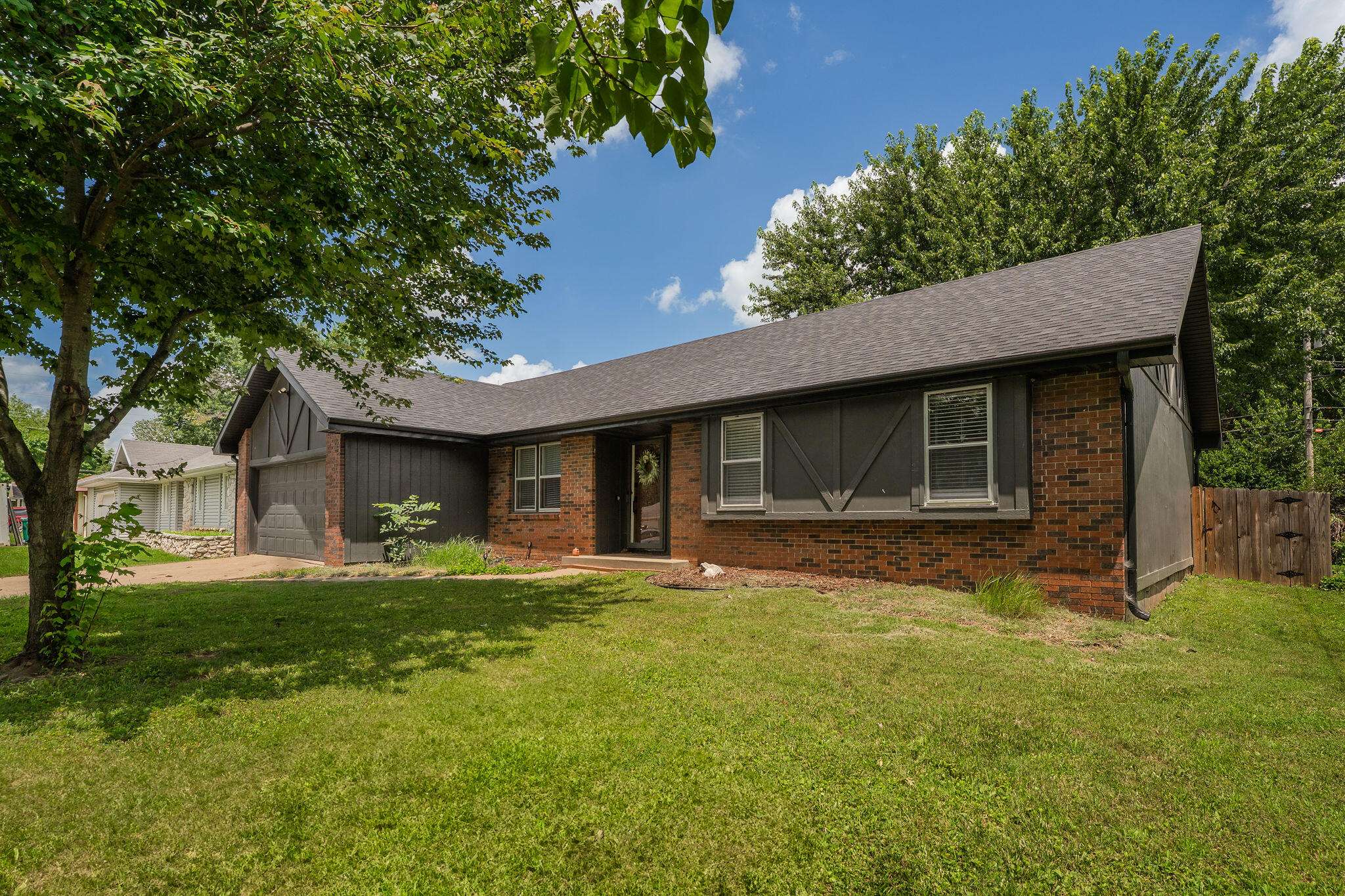 1209 W Berkeley ST, Springfield, MO 65807