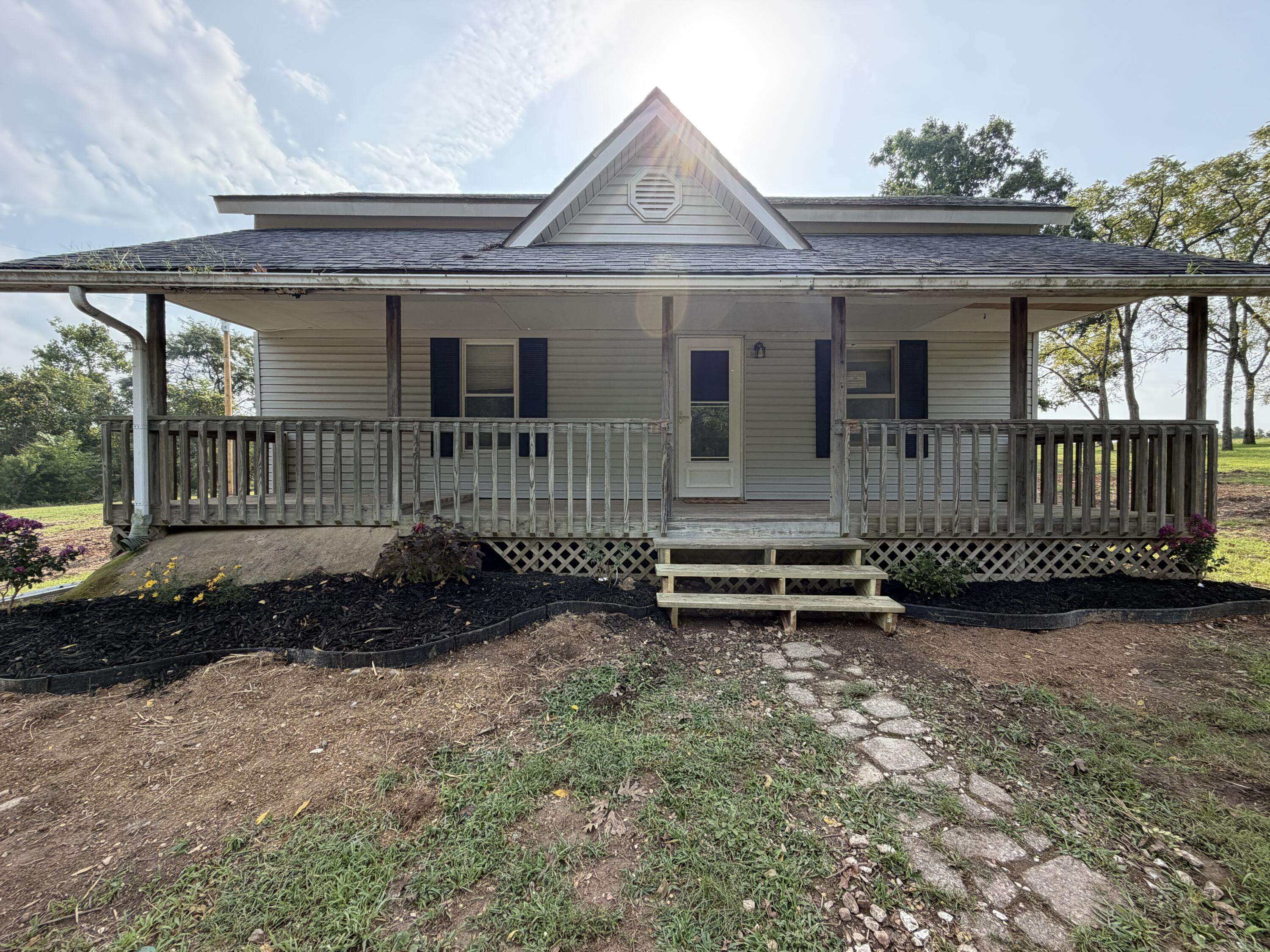 5401 Dandelion RD, Hartville, MO 65667