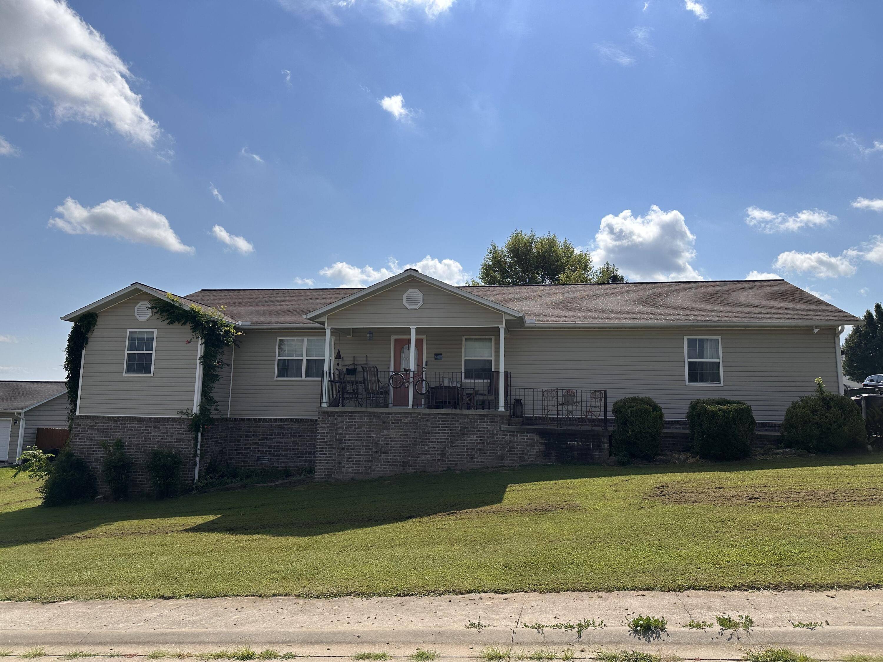 604 Paradise Heights DR, Berryville, AR 72616