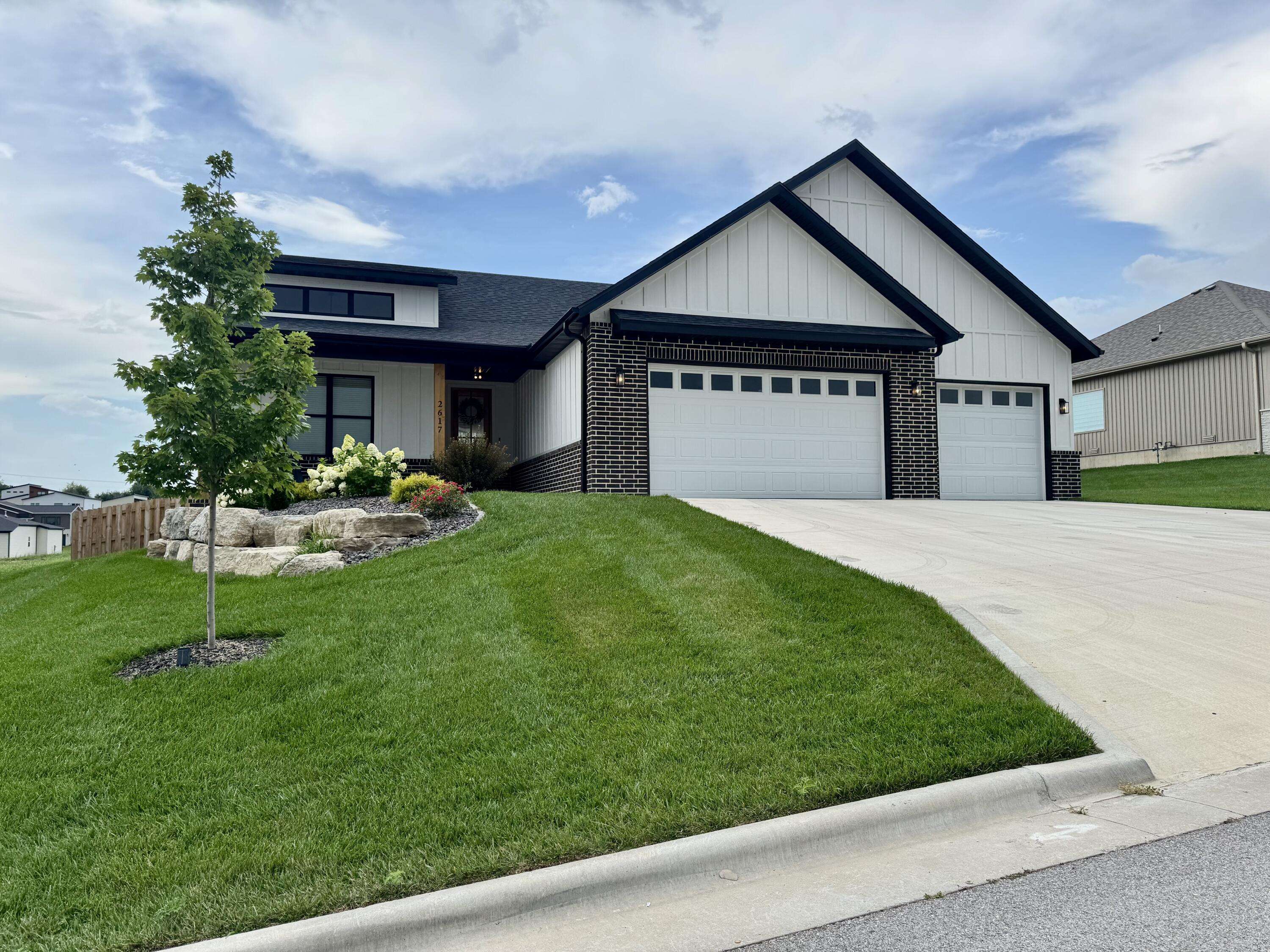 2617 W Webb RD, Ozark, MO 65721