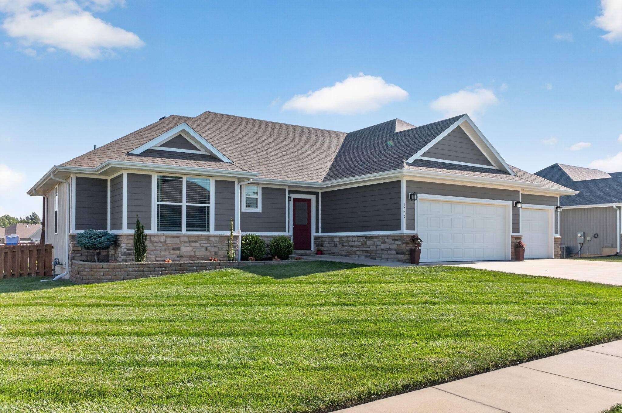 1665 E Pea Ridge DR, Republic, MO 65738
