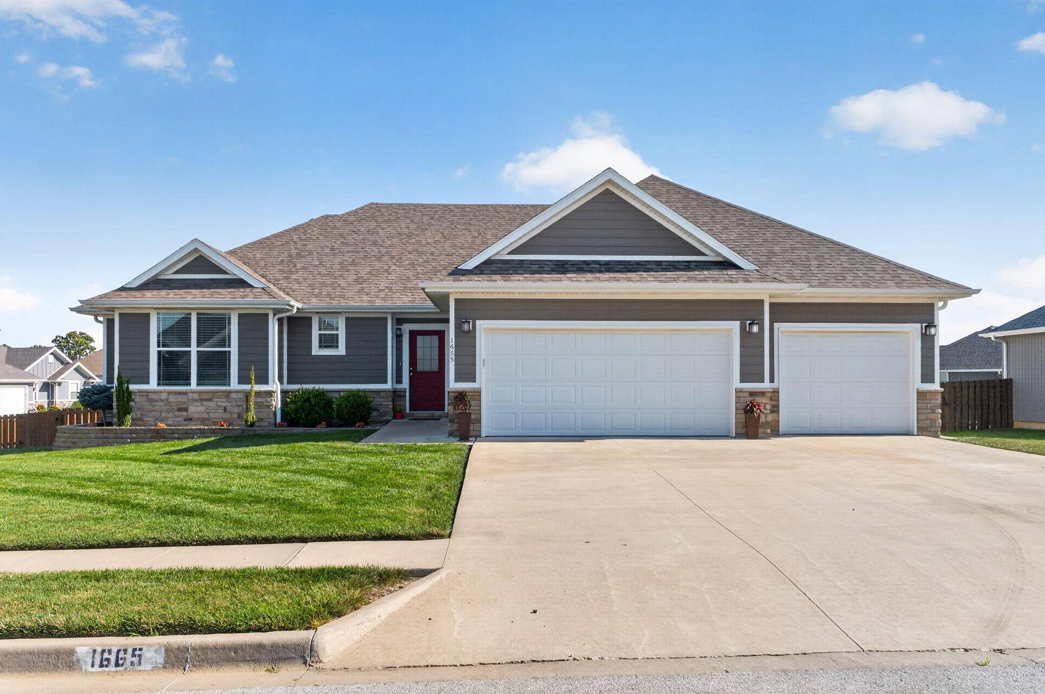 1665 E Pea Ridge DR, Republic, MO 65738