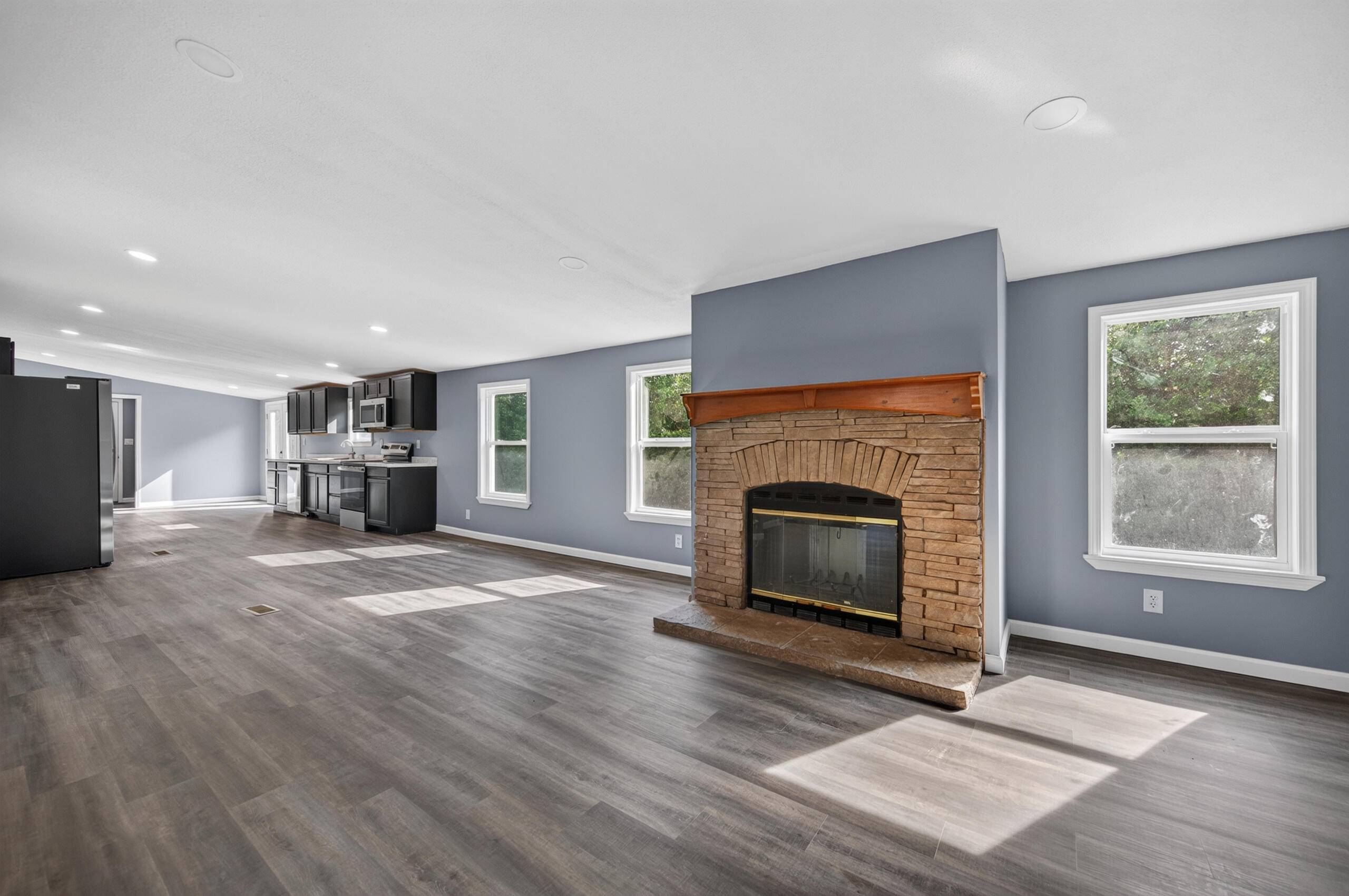 25205 Ranch DR, Lebanon, MO 65536