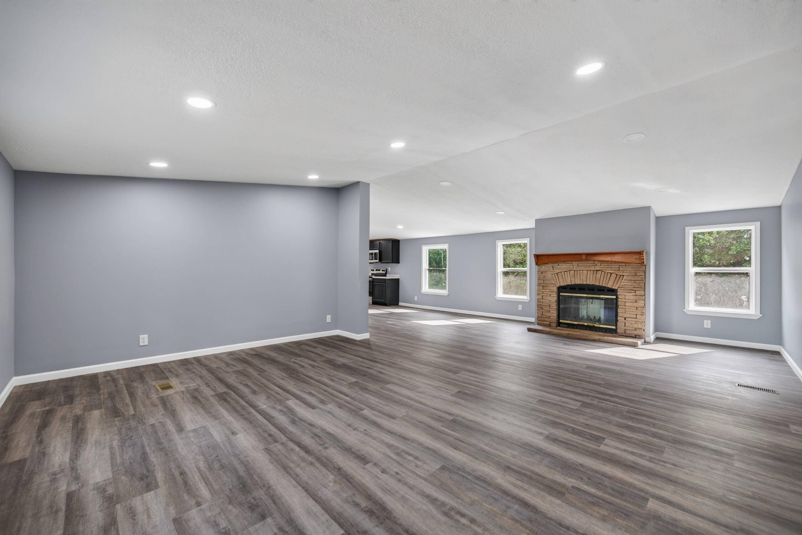 25205 Ranch DR, Lebanon, MO 65536