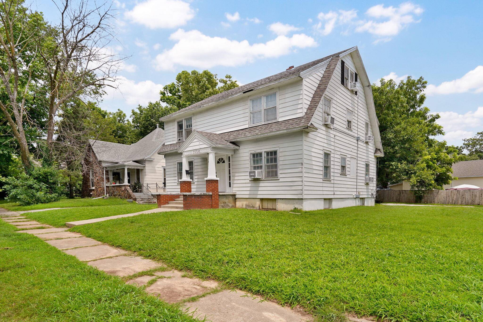 1504 N Summit AVE, Springfield, MO 65803