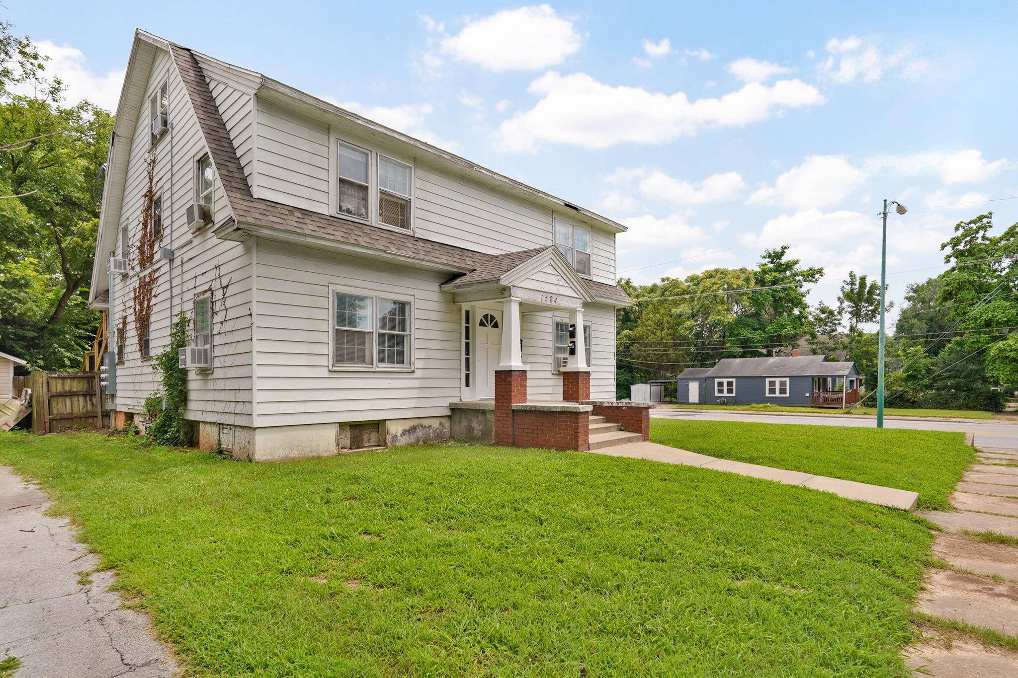 1504 N Summit AVE, Springfield, MO 65803