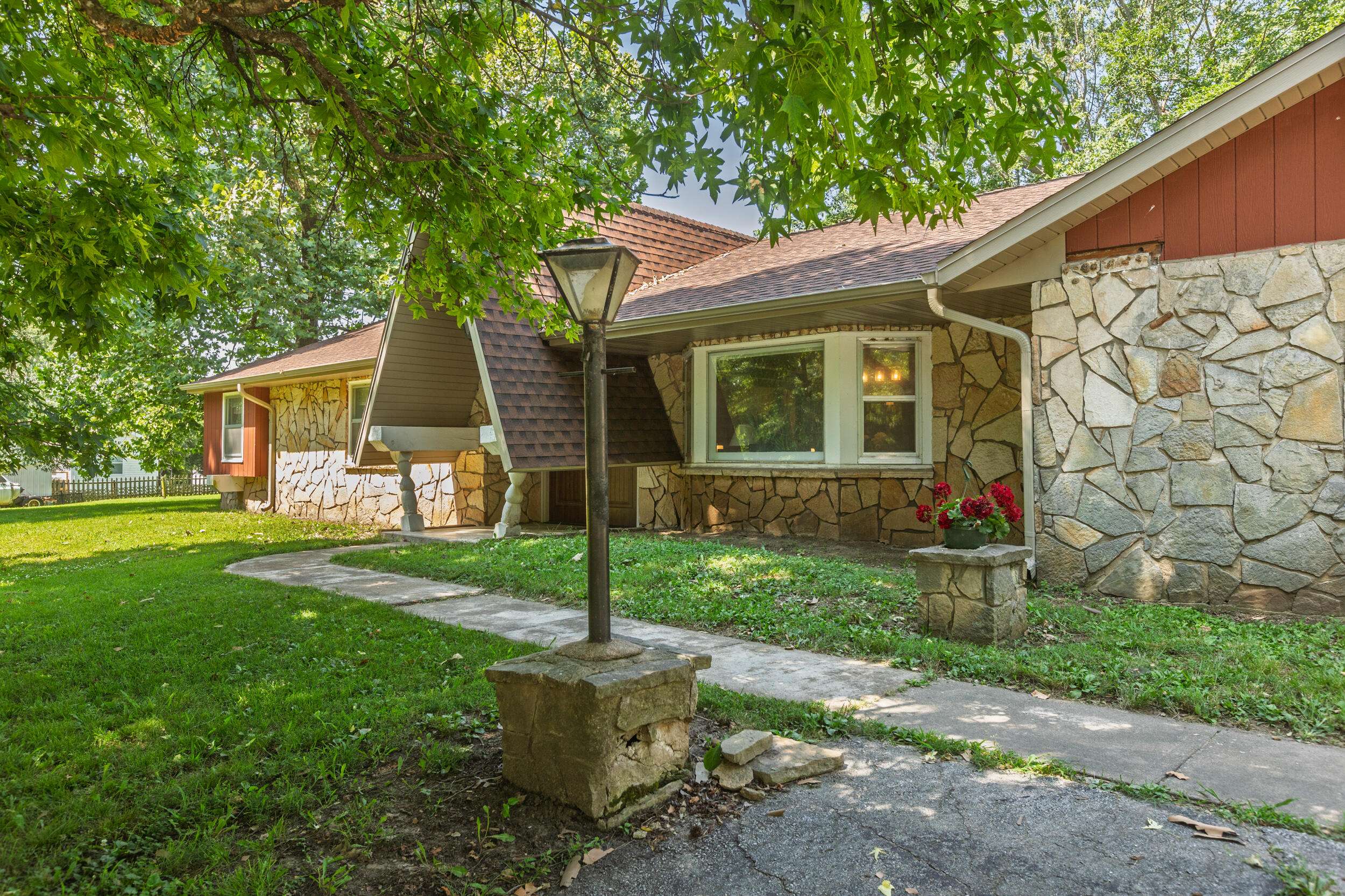 709 N High ST, Stockton, MO 65785