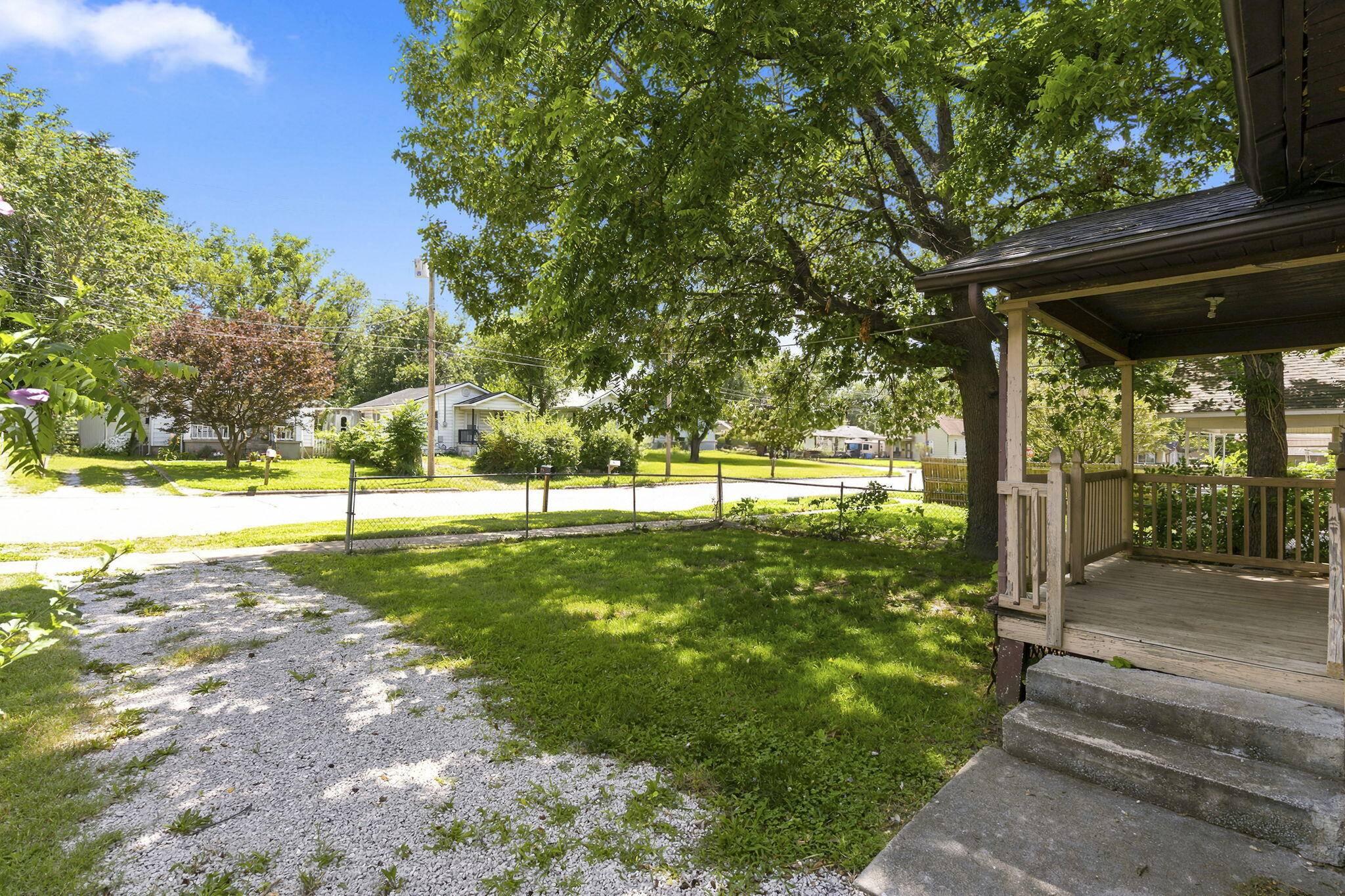 921 W Chicago ST, Springfield, MO 65803