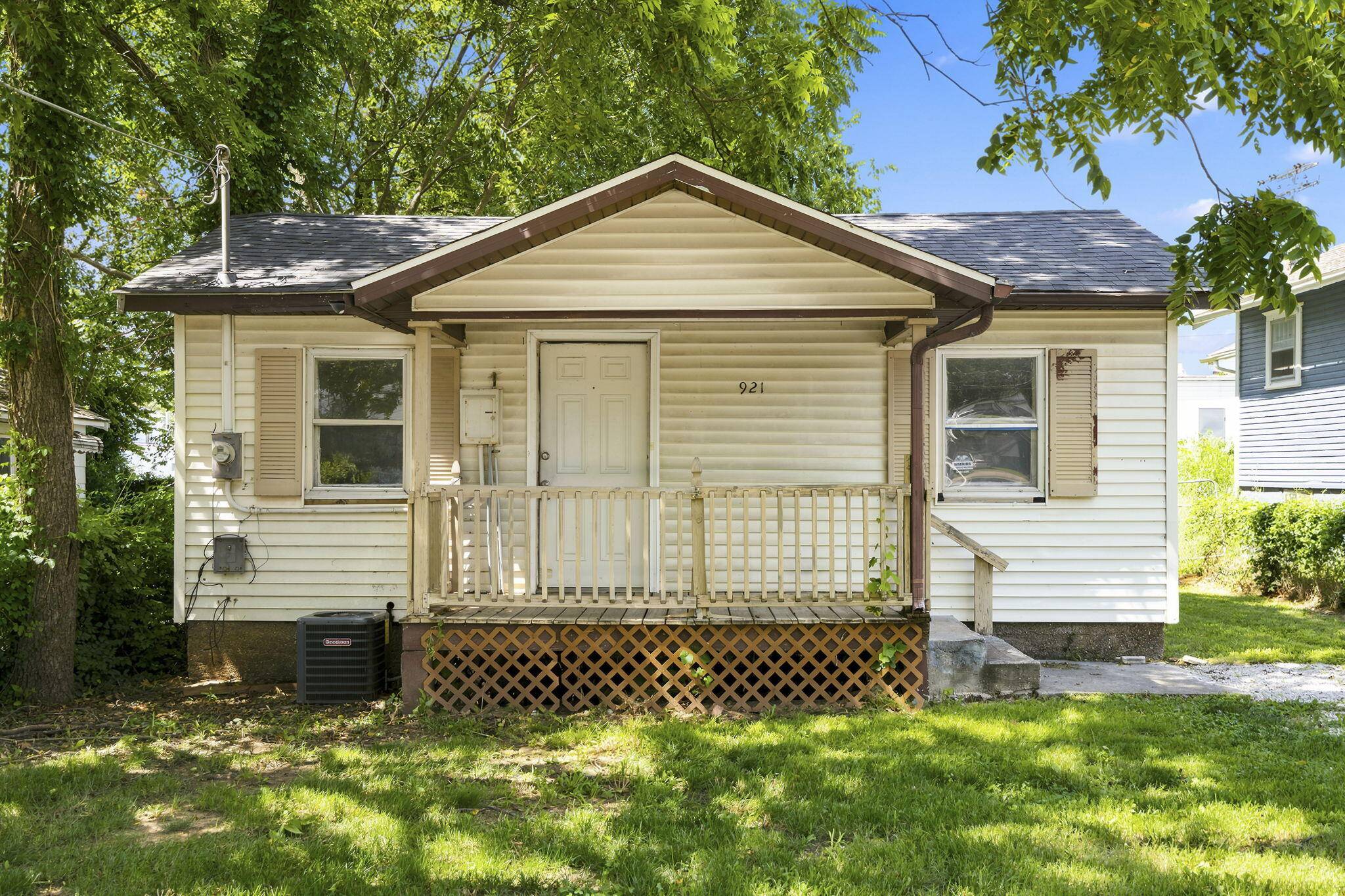 921 W Chicago ST, Springfield, MO 65803