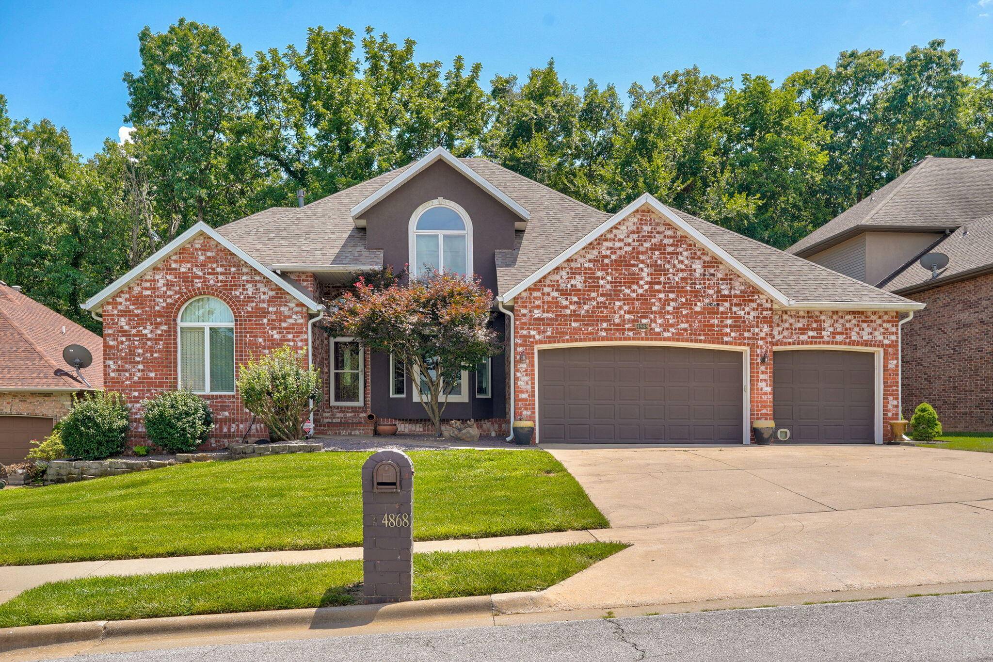 4868 E Utica ST, Springfield, MO 65809
