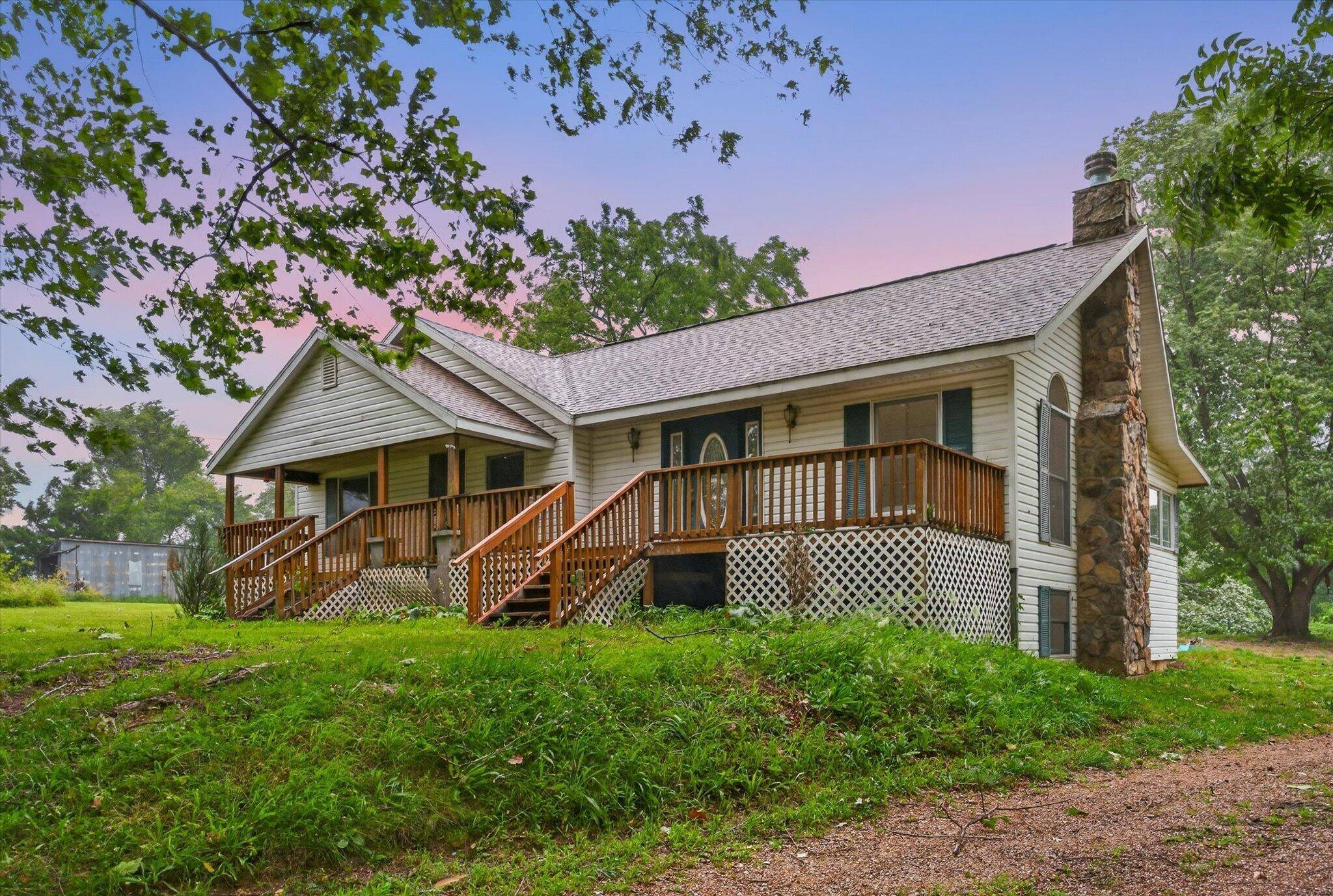 218 Piffy LN, Climax Springs, MO 65324