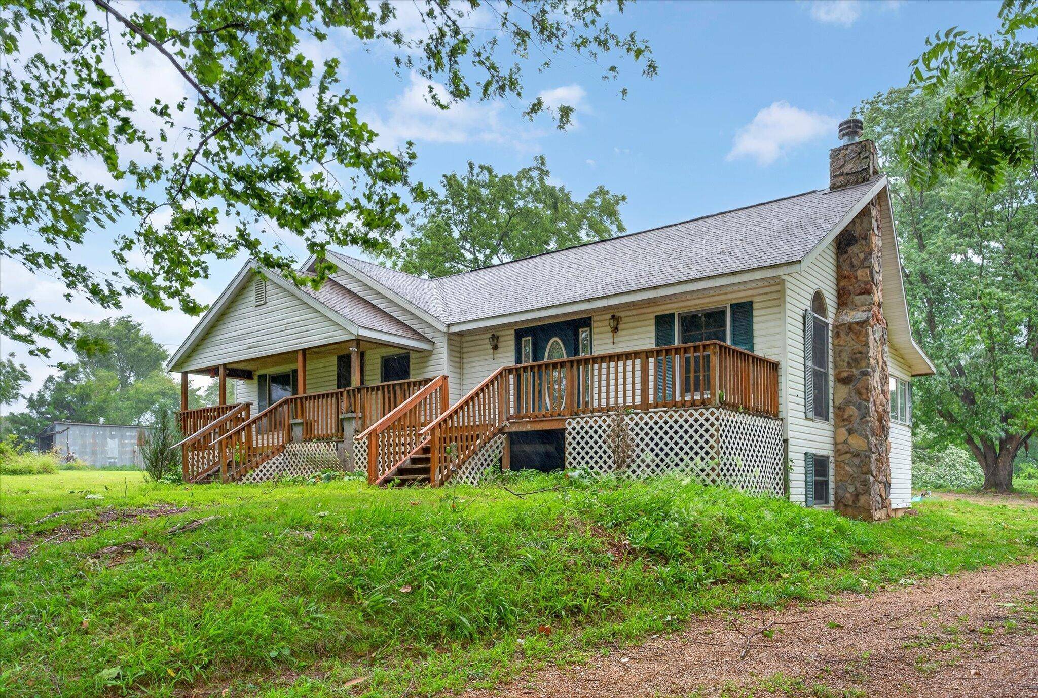 218 Piffy LN, Climax Springs, MO 65324