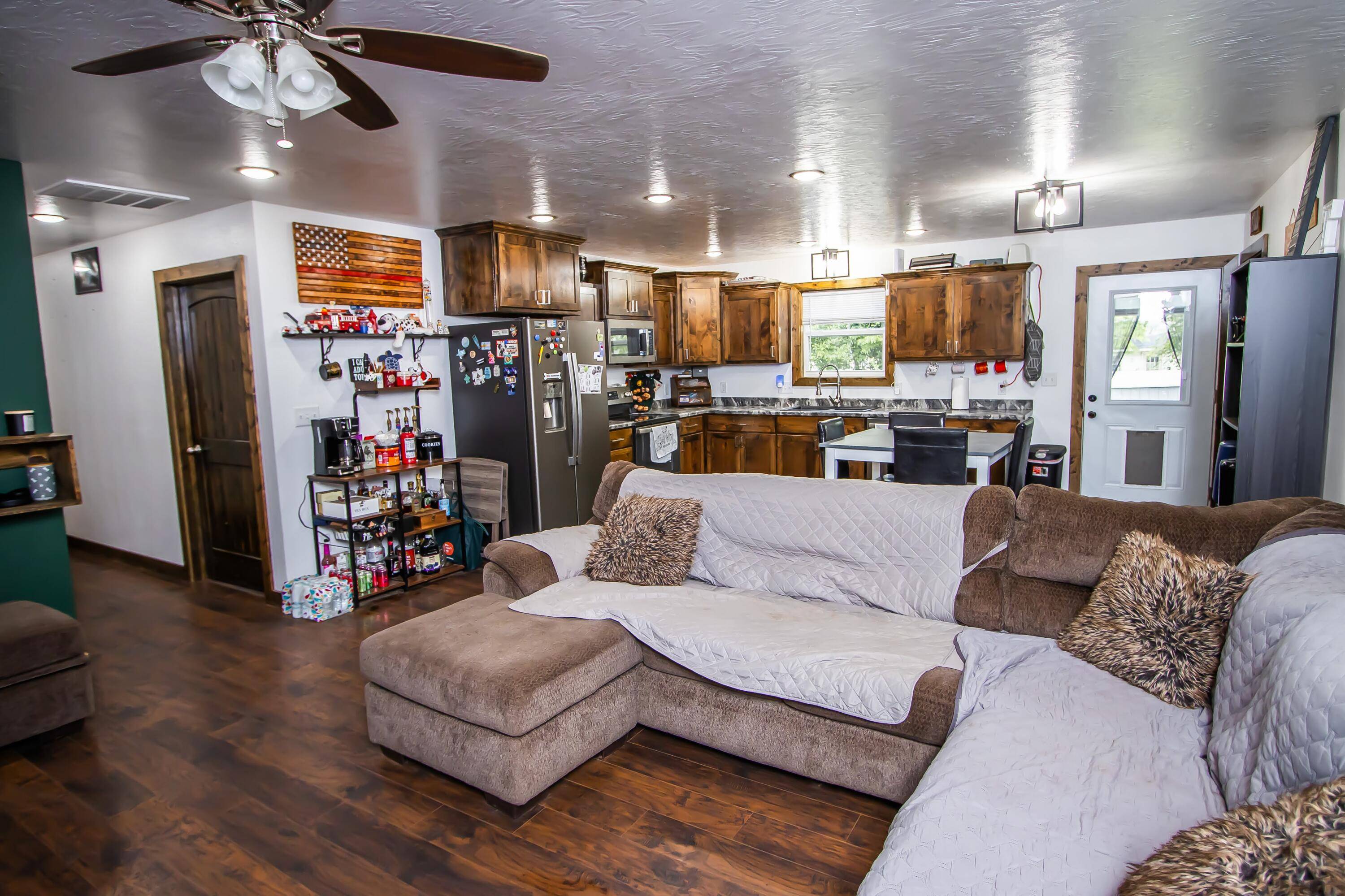 715 Hooker DR, Buffalo, MO 65622