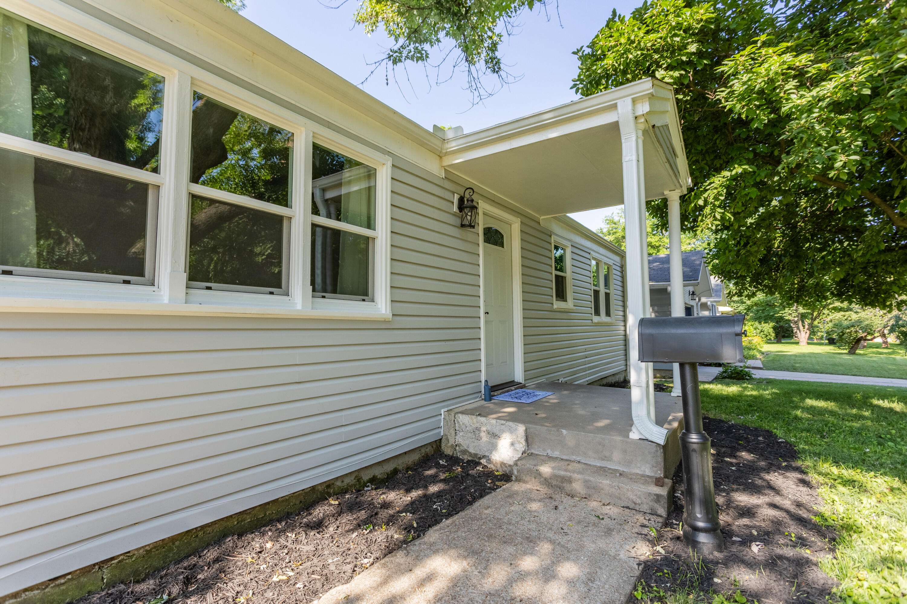 1318 E Cozy ST, Springfield, MO 65804