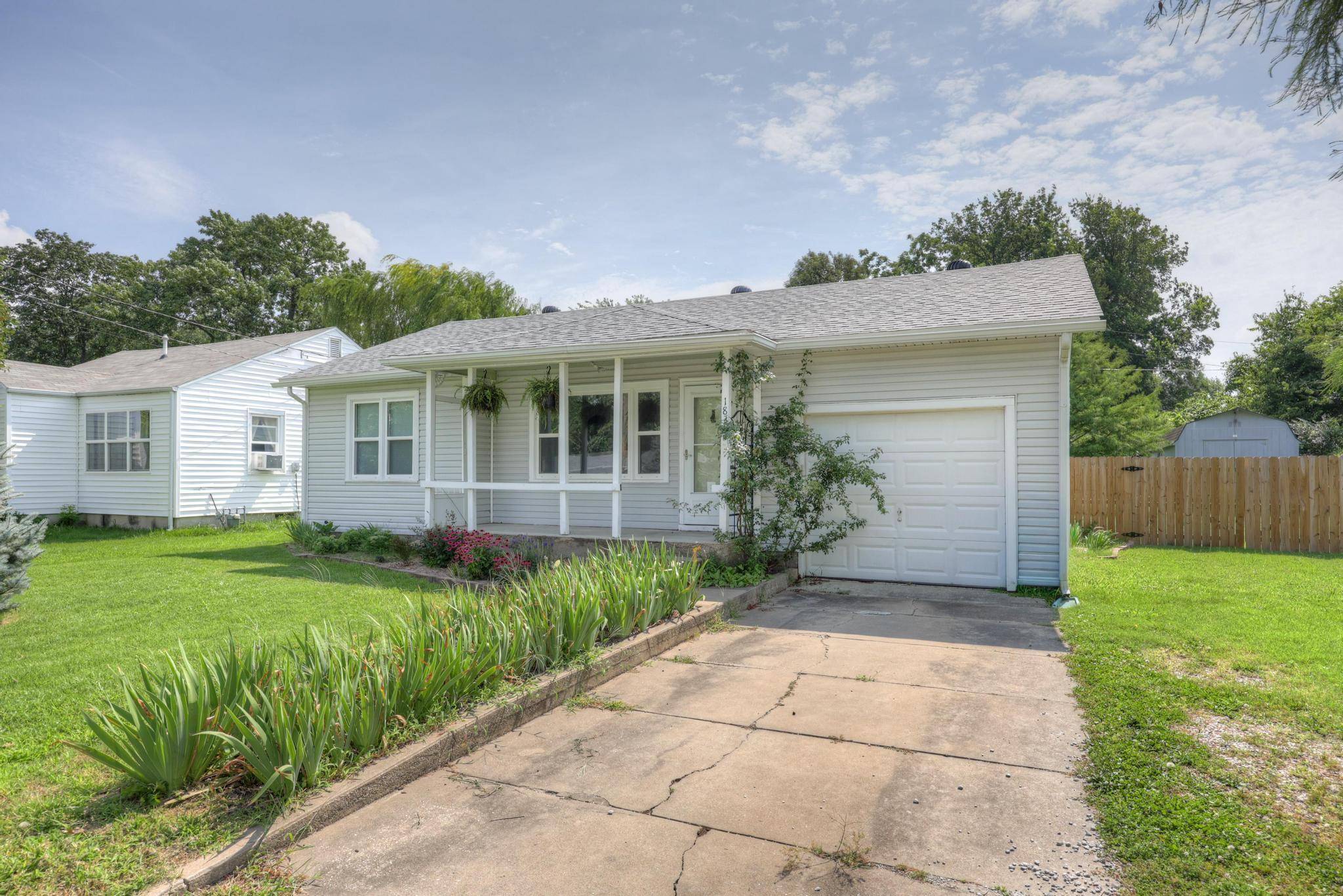 1836 Hazel AVE, Carthage, MO 64836