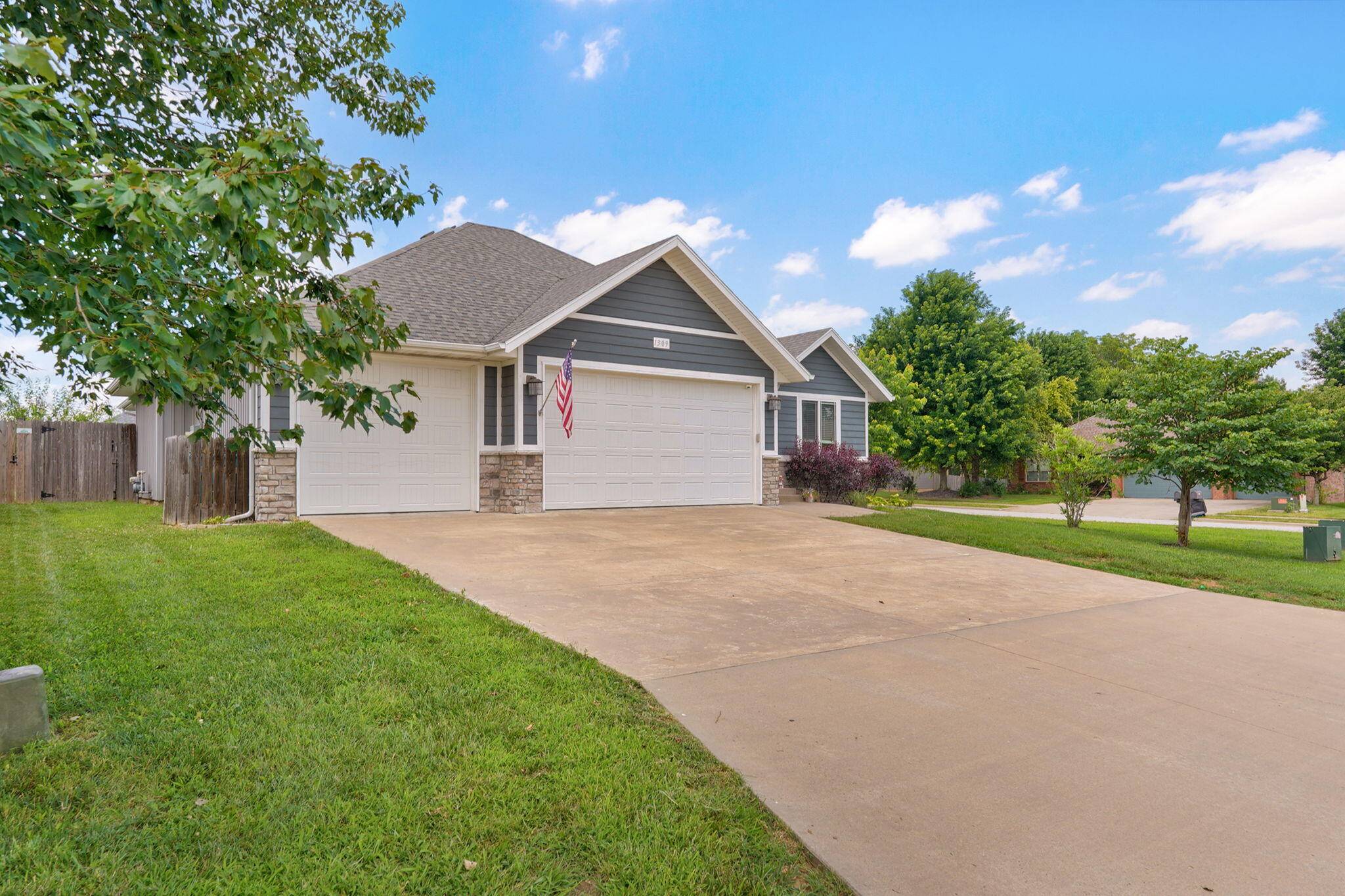 1309 S Appomattox AVE, Republic, MO 65738
