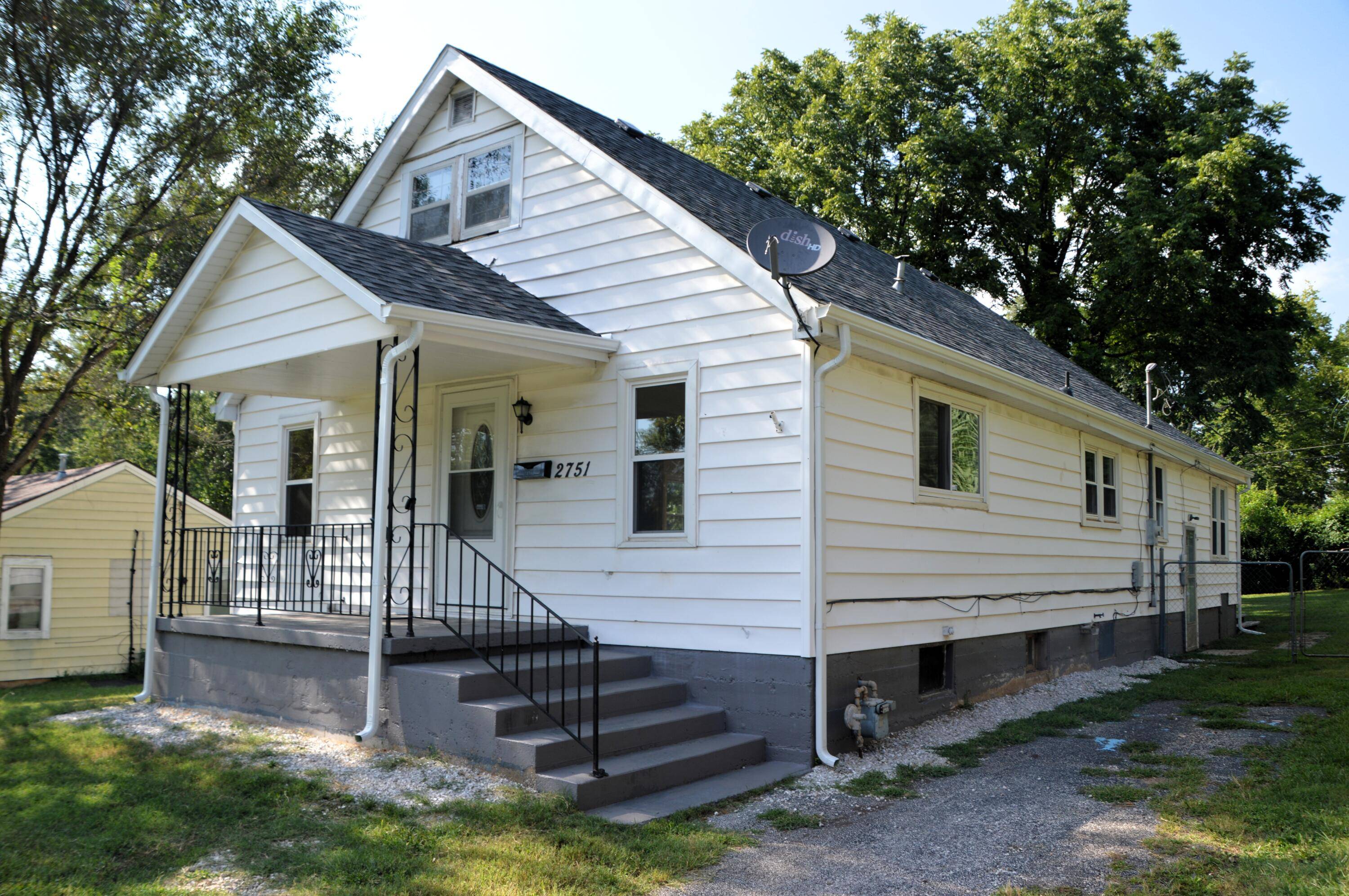 2751 W Walnut ST, Springfield, MO 65802