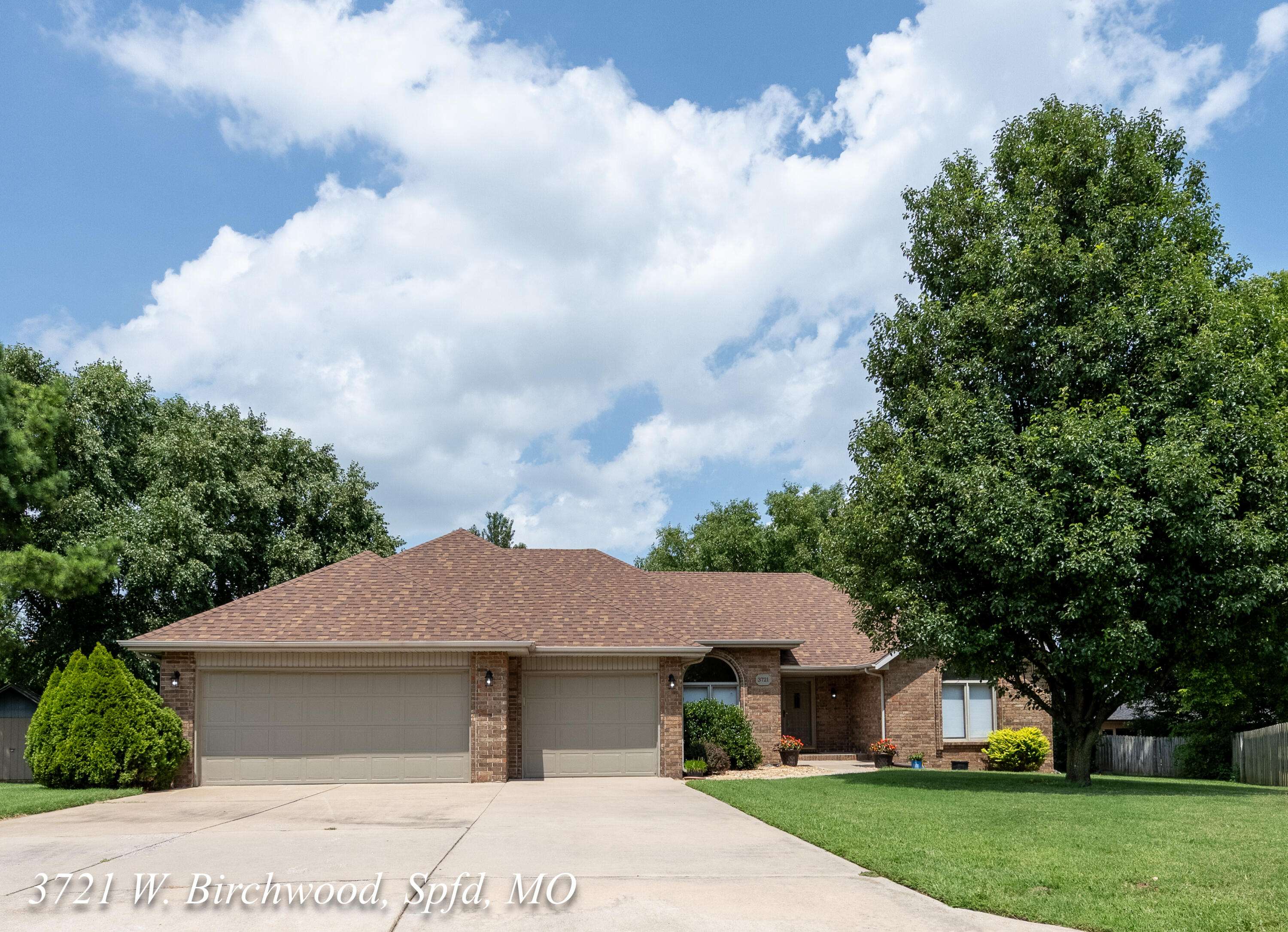 3721 W Birchwood CT, Springfield, MO 65807
