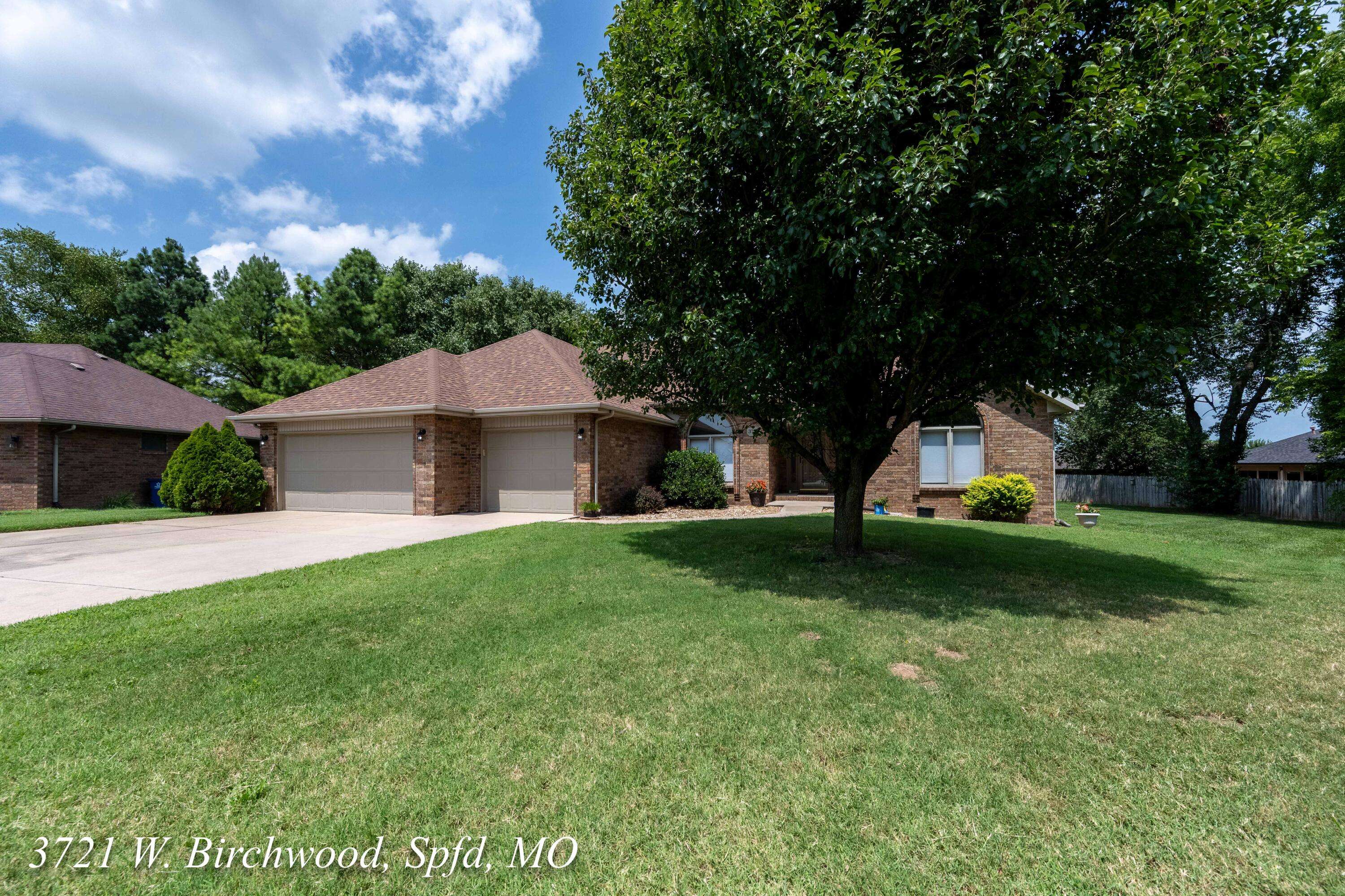 3721 W Birchwood CT, Springfield, MO 65807