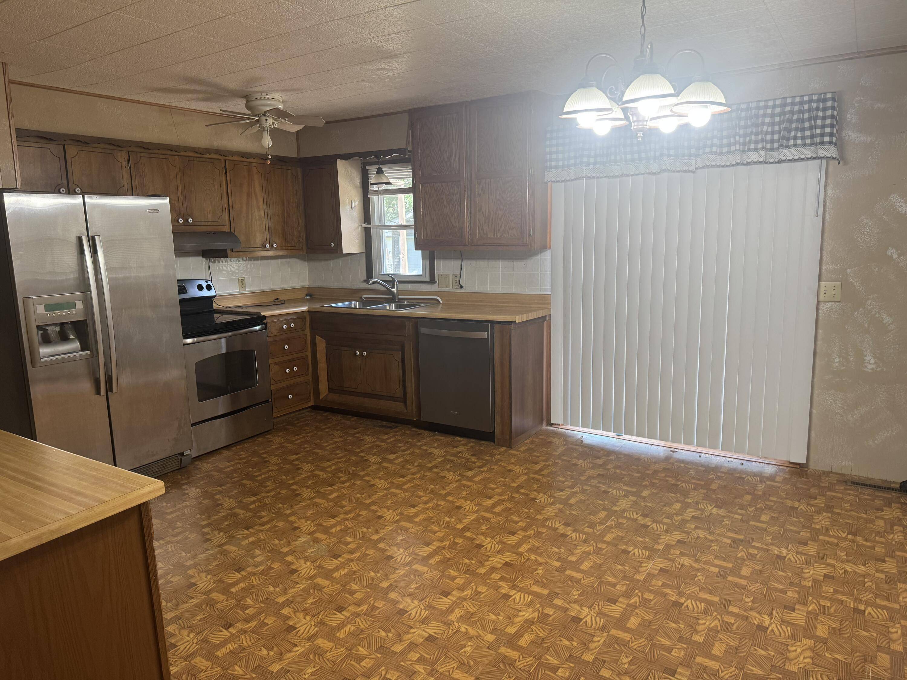 125 E Pennell ST, Bolivar, MO 65613