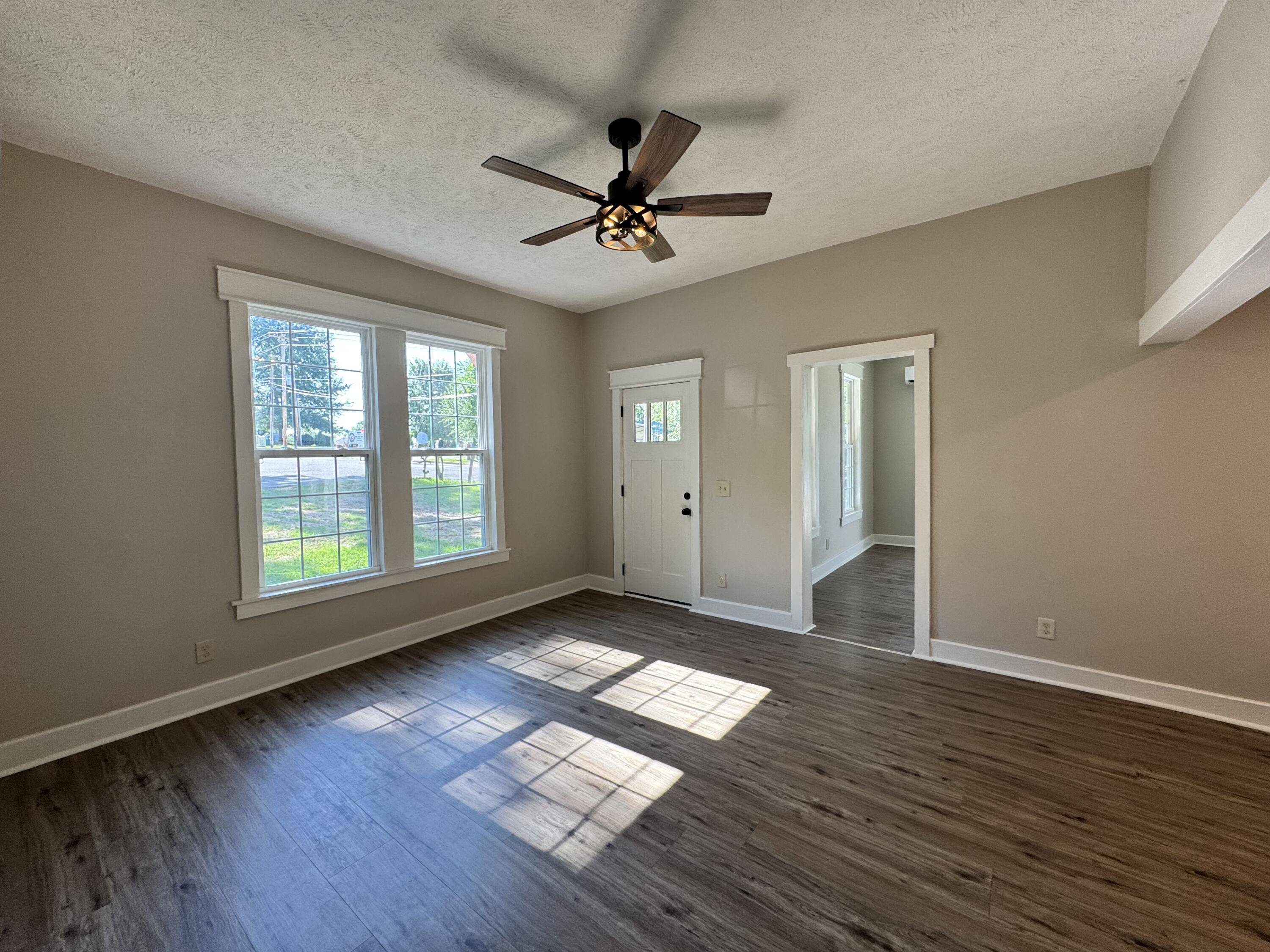 701 Oak ST, Cabool, MO 65689