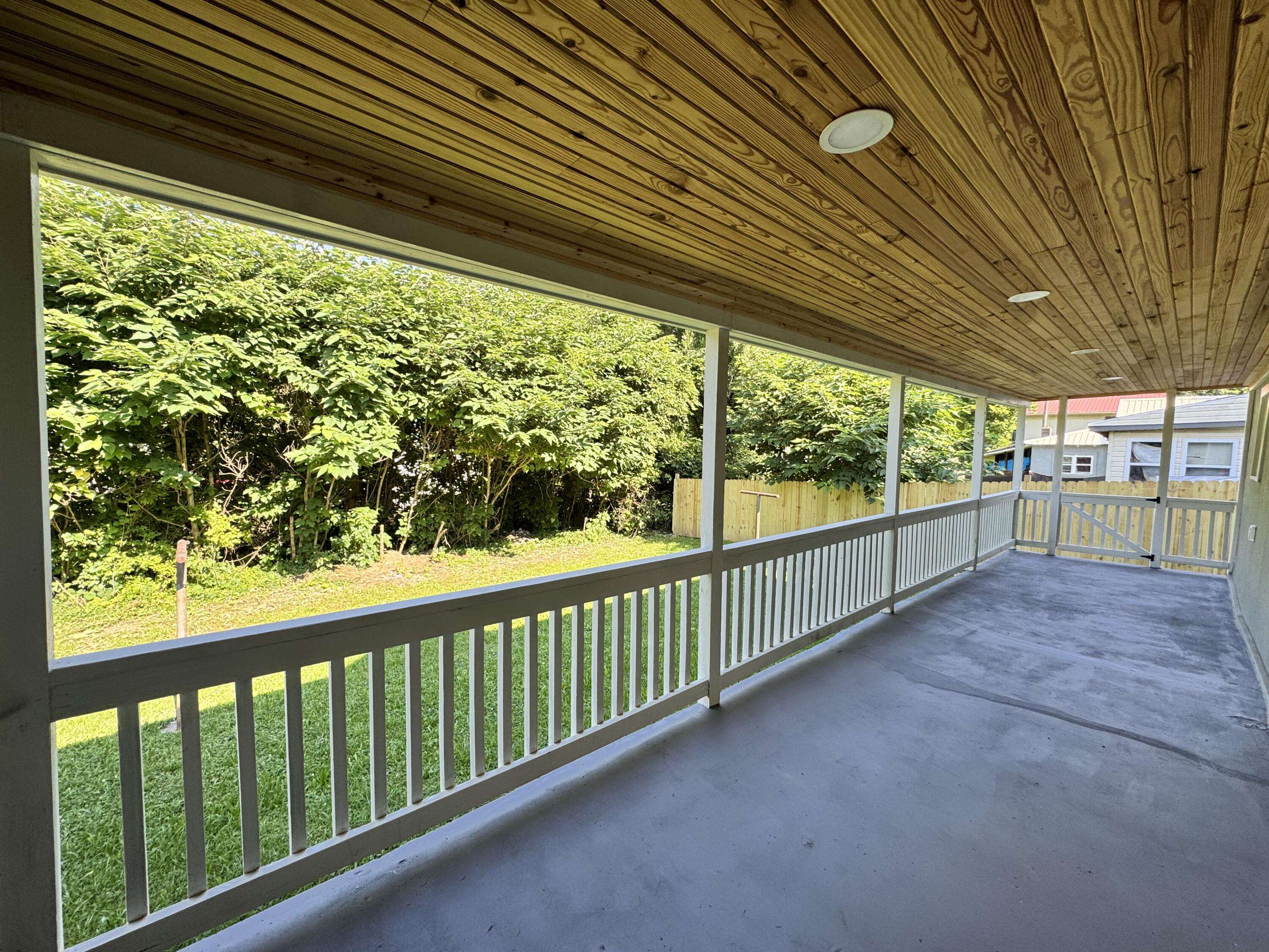 701 Oak ST, Cabool, MO 65689