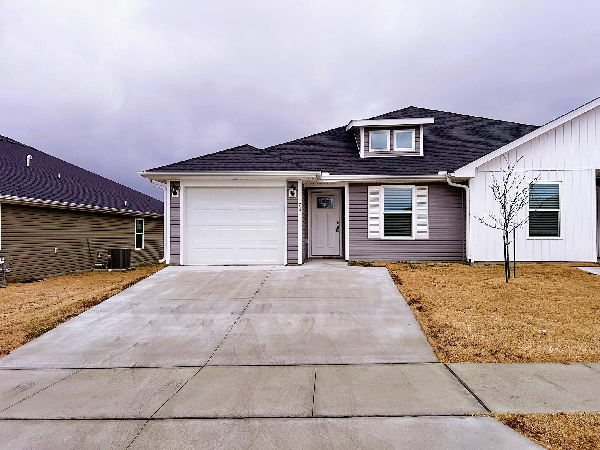 741 Short Leaf LN, Oronogo, MO 64855