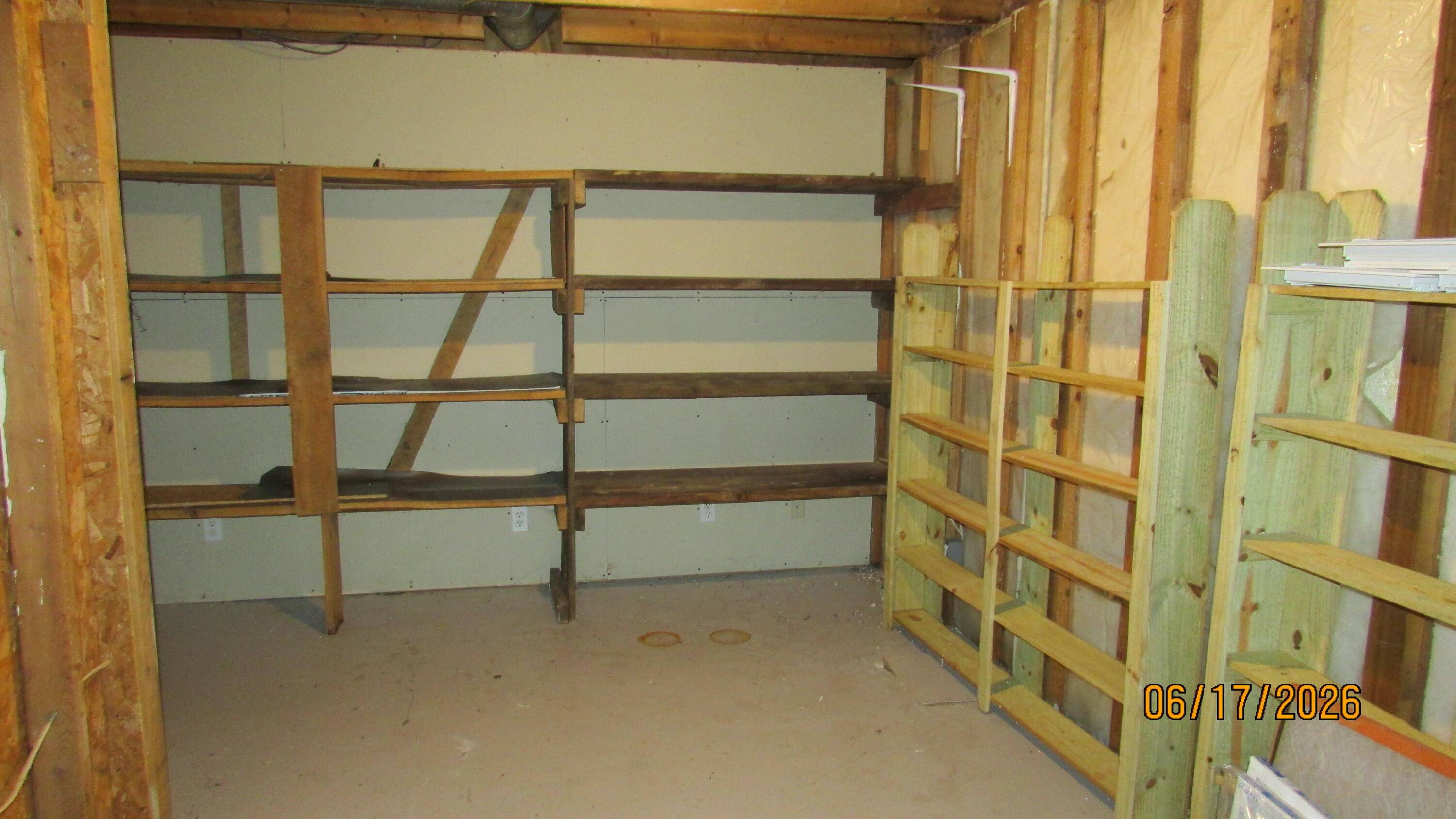 18 Shorty RD, Buffalo, MO 65622