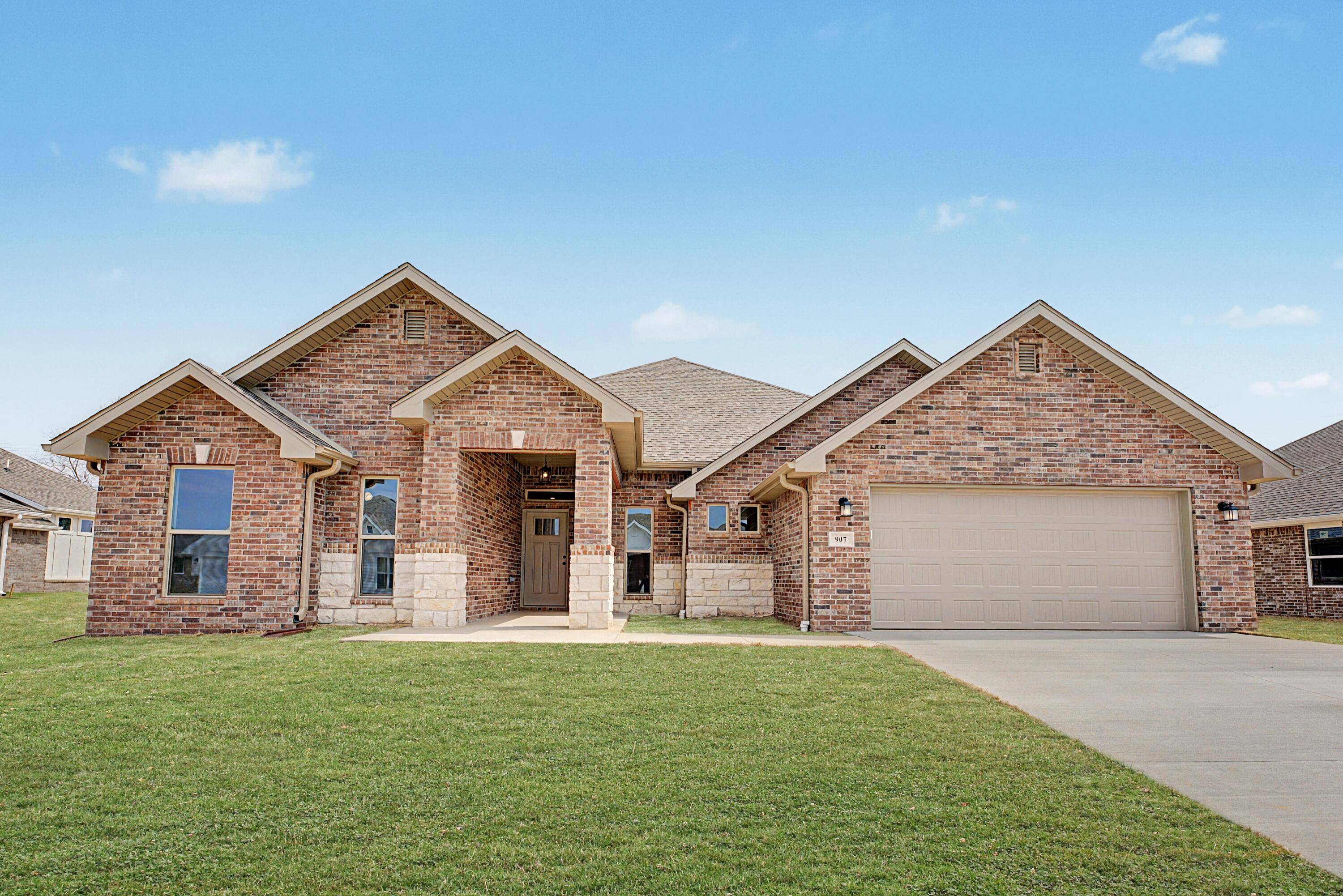 907 Silver Oaks DR, Carl Junction, MO 64834