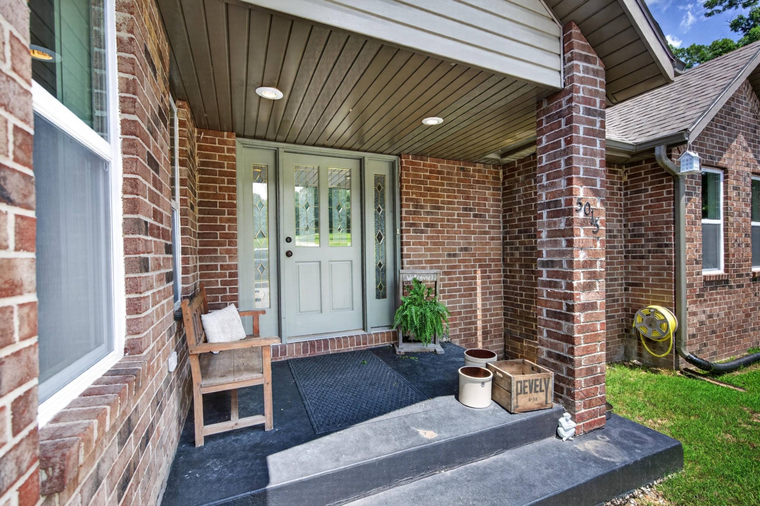 Address not disclosed, Hartville, MO 65667