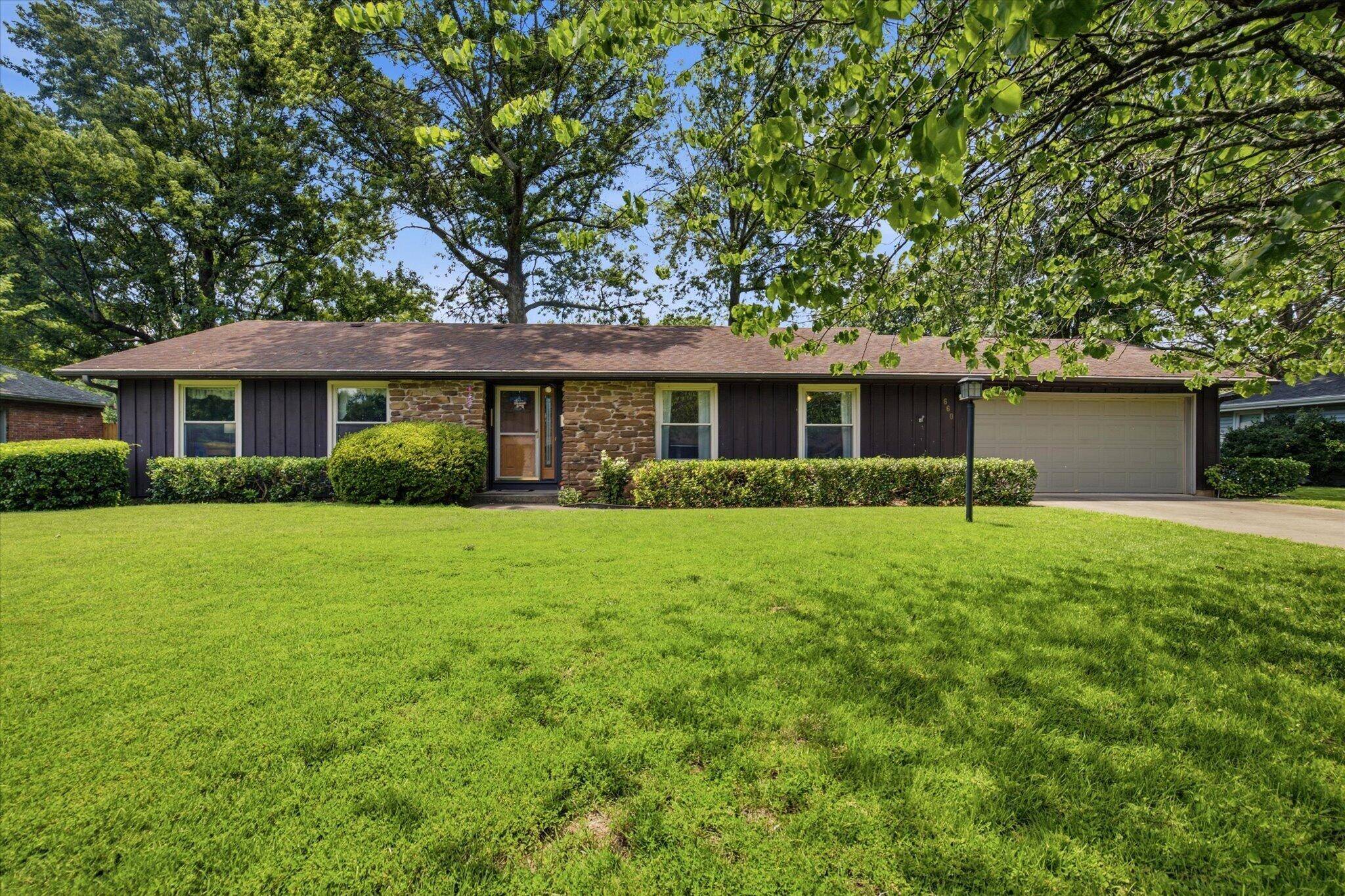 660 W Primrose ST, Springfield, MO 65807